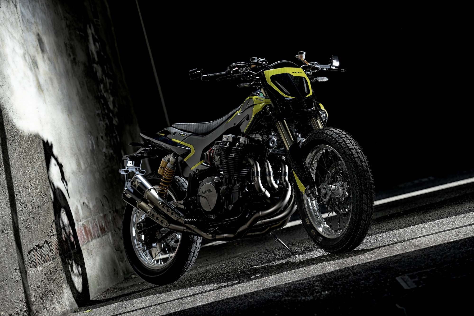 Yamaha do XJR1300 danh tang cho Valentino Rossi anh 6