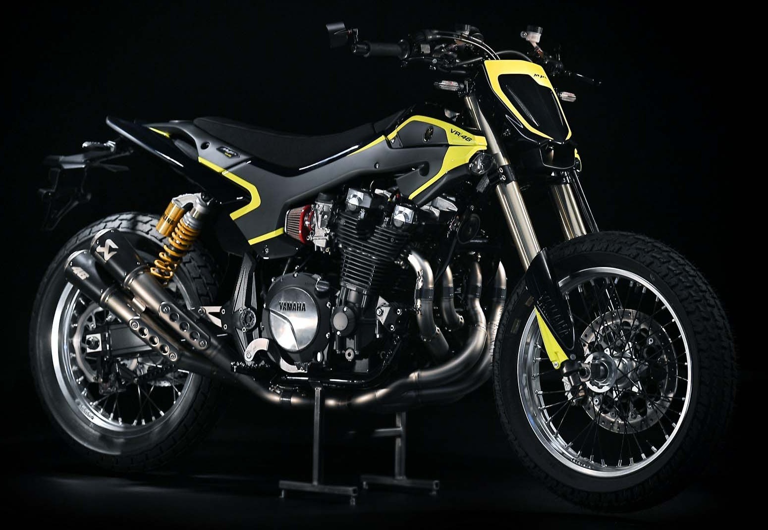 Yamaha do XJR1300 danh tang cho Valentino Rossi anh 1