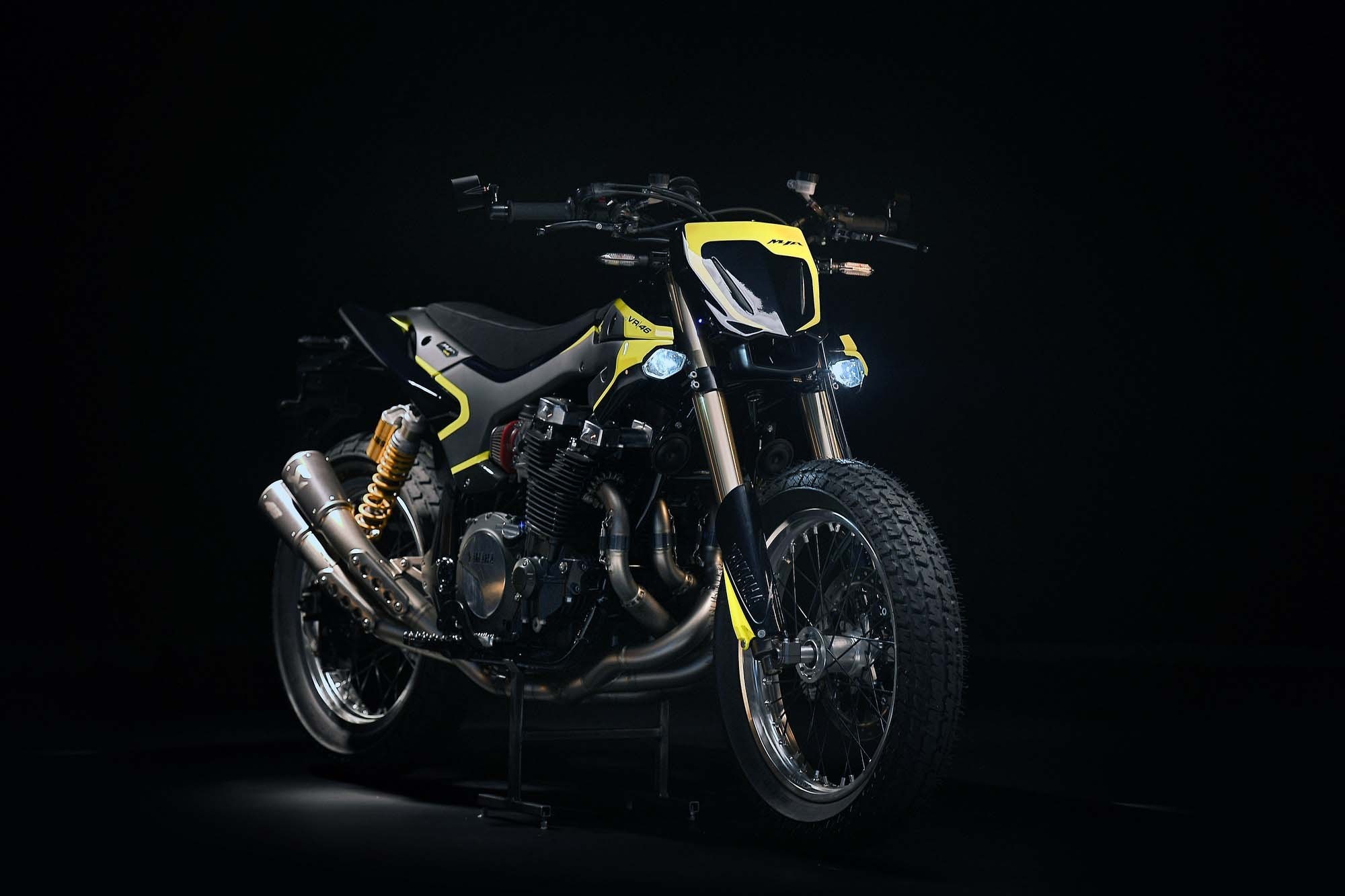 Ban do Yamaha XJR1300 danh tang Valentino Rossi hinh anh