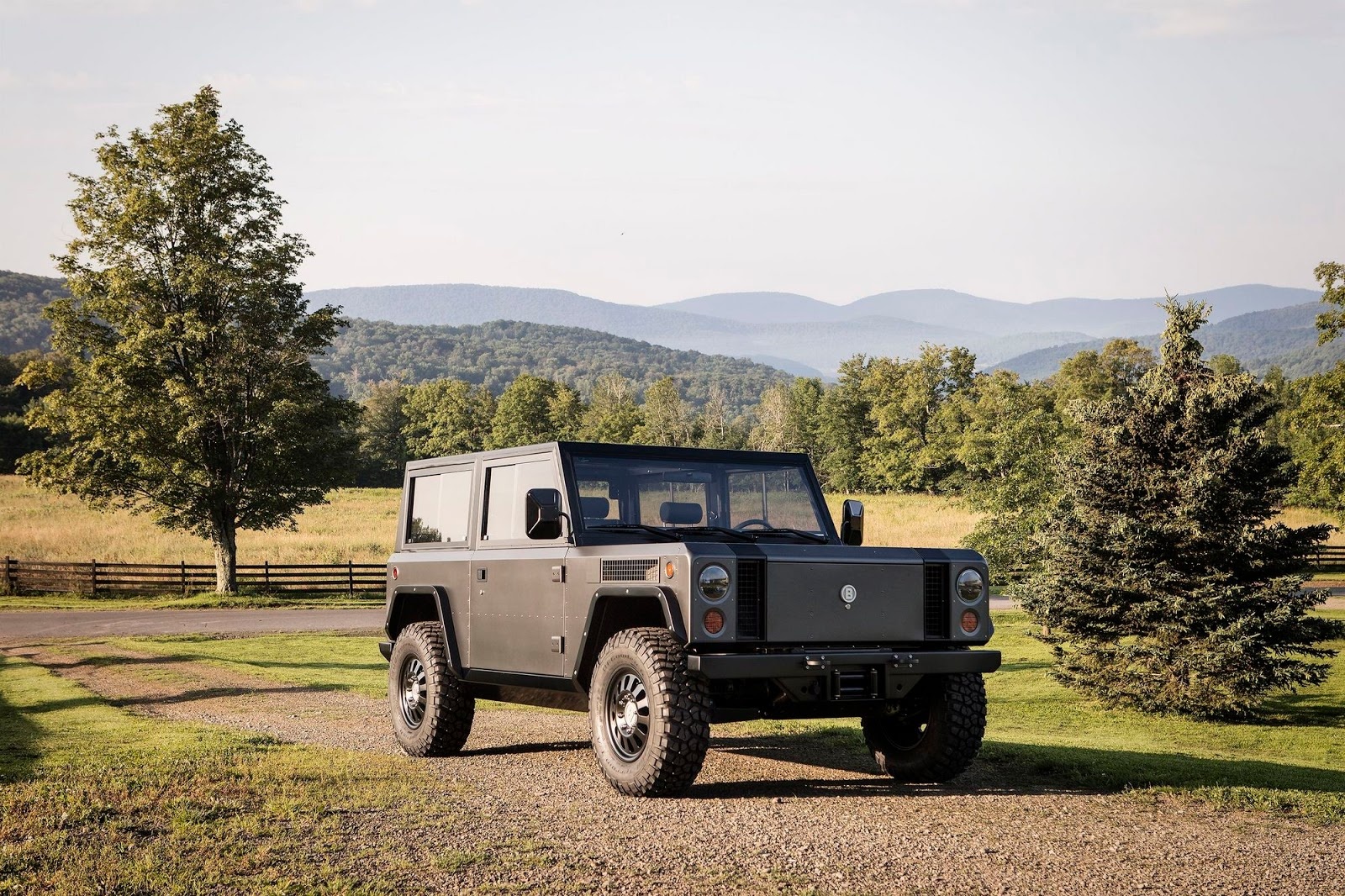 Bollinger B1 - xe off-road chay dien dau tien tren the gioi hinh anh