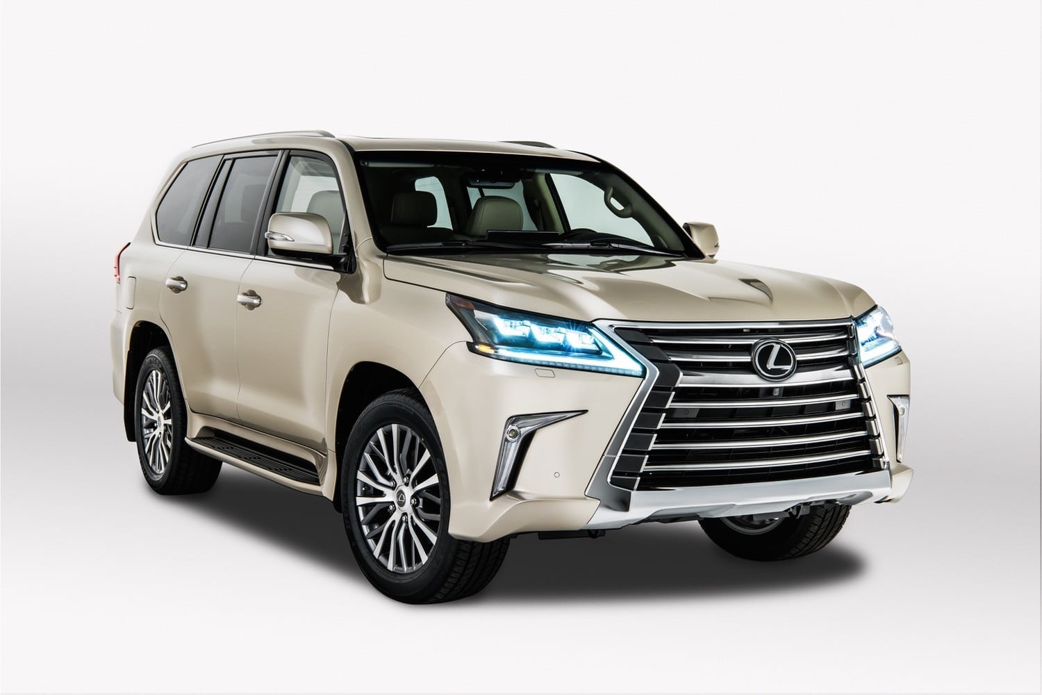 Lexus ven man LX570 phien ban 5 cho, gia tu 85.000 USD hinh anh