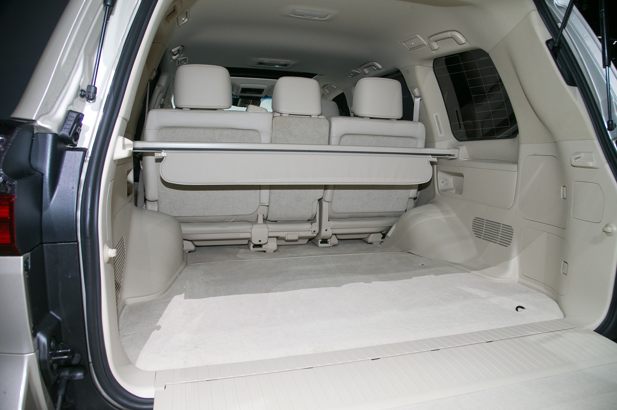 Lexus gioi thieu LX570 phien ban 5 cho ngoi anh 2