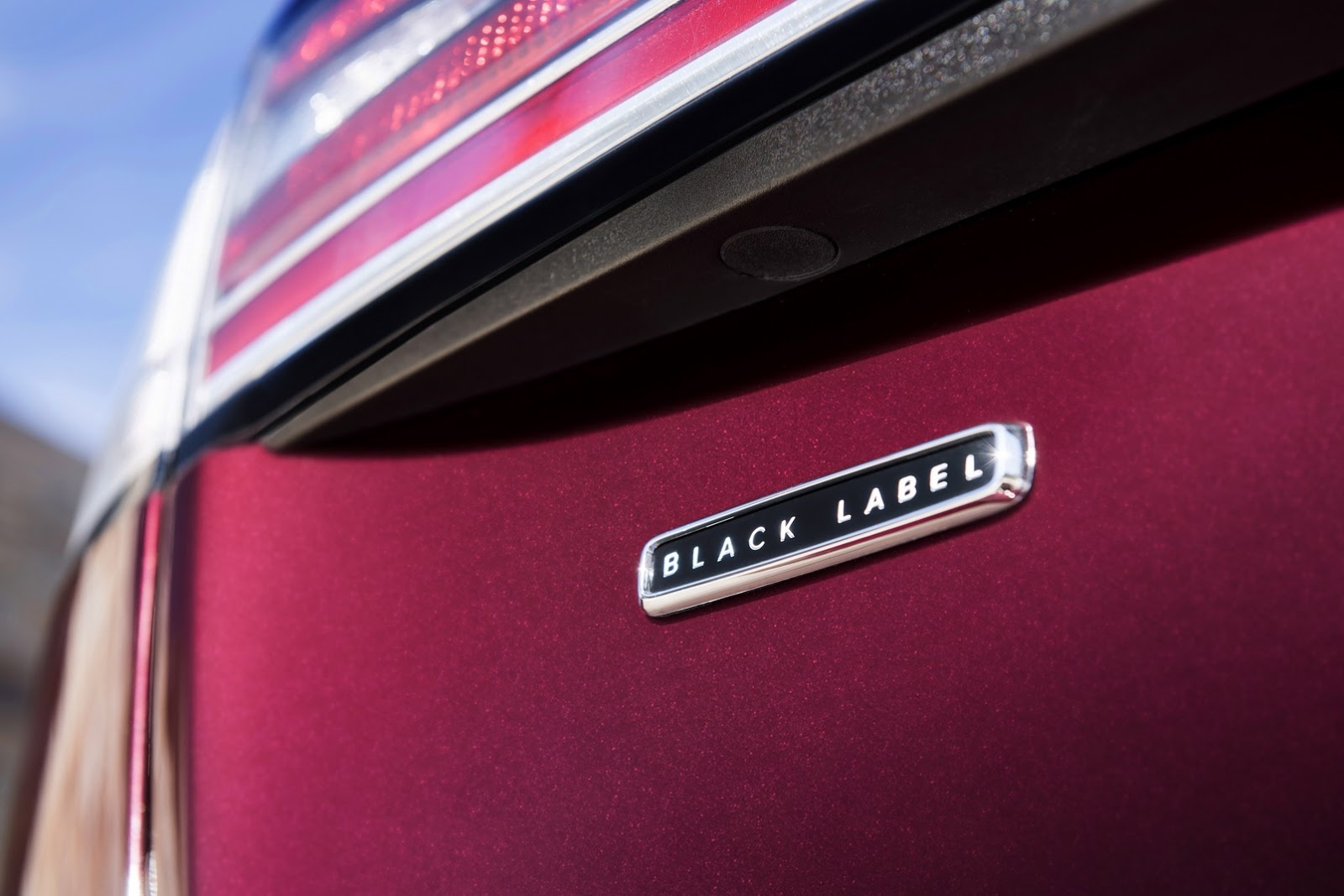 Lincoln ra mat Nautilus anh 7