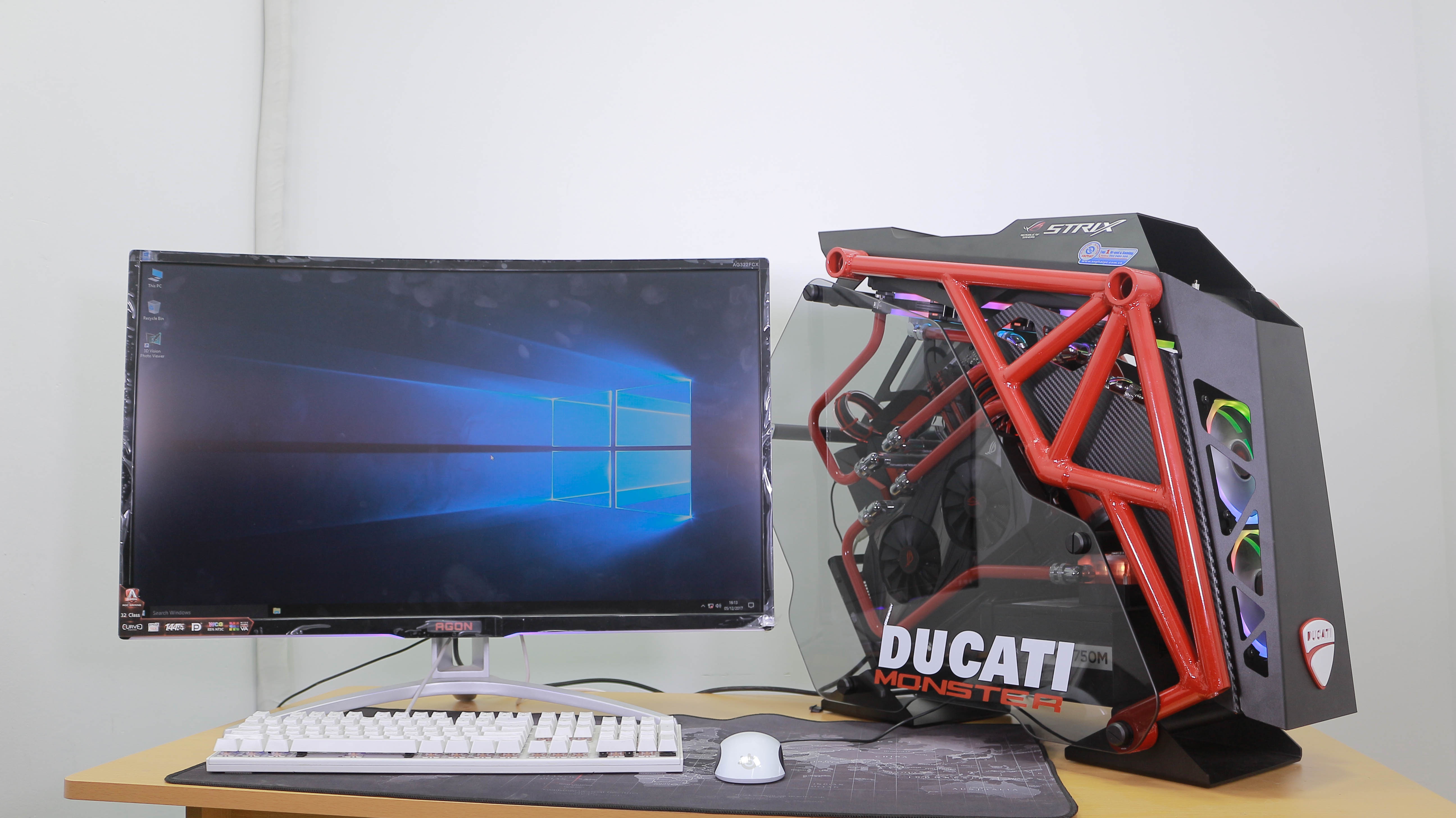 Dan may tinh "doc" do theo phong cach Ducati anh 1