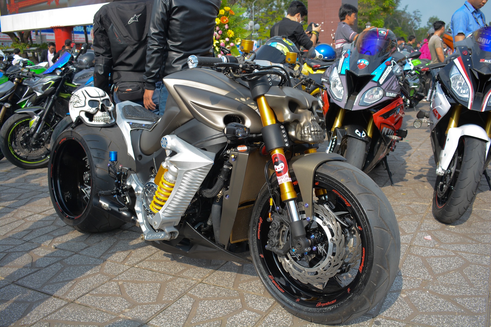 Hon 300 moto tu hop tai Can Tho anh 9