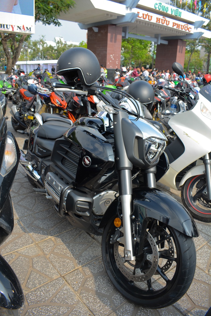 Hon 300 moto tu hop tai Can Tho anh 11