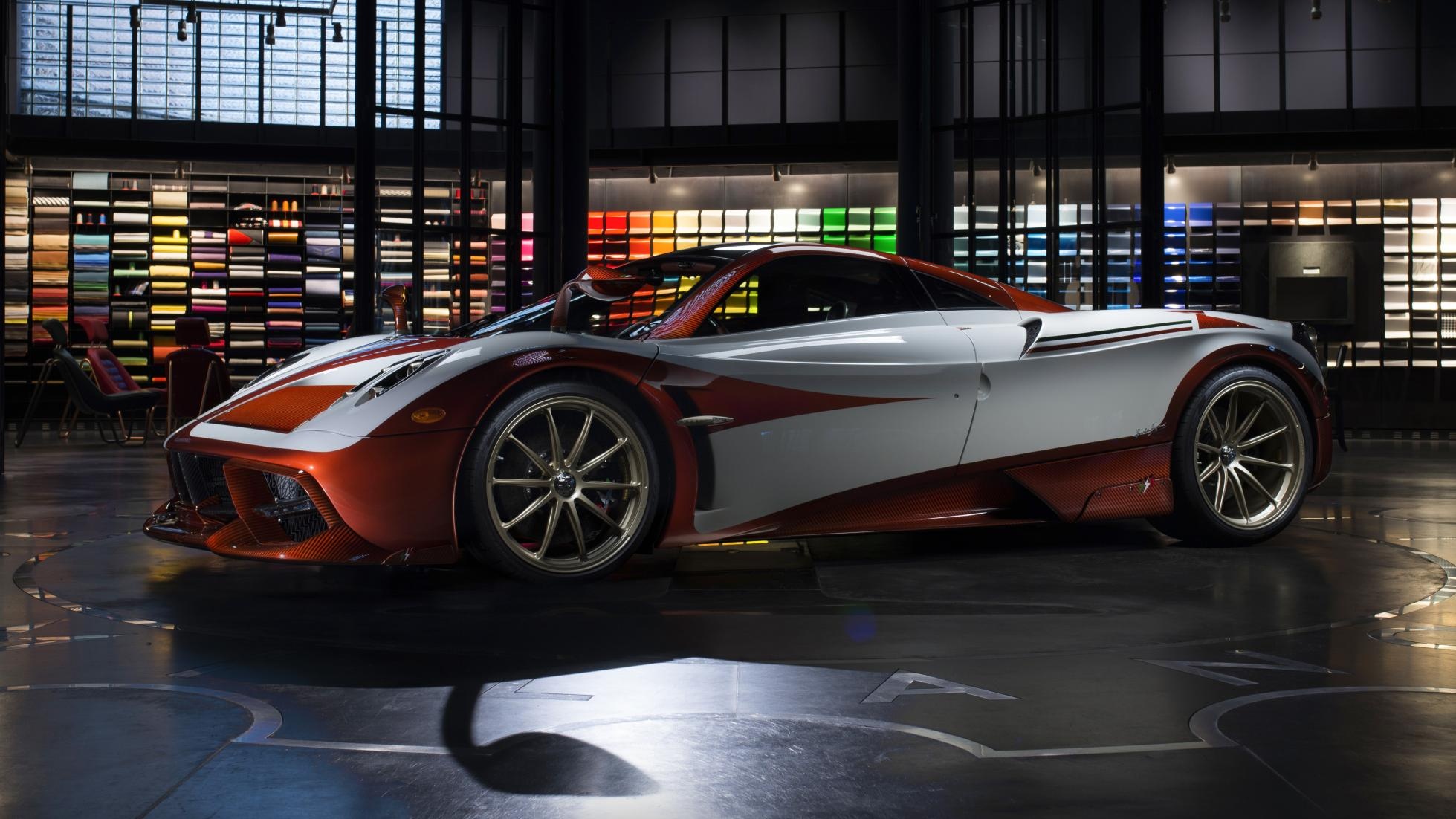 Pagani Huayra Lampo ra mat anh 1