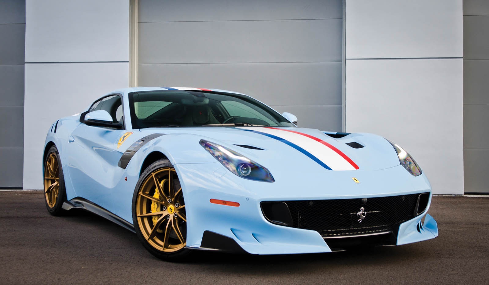 Ferrari F12 TdF - sieu ngua phong cach Tour de France hinh anh