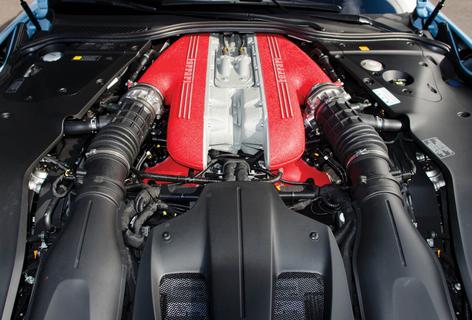 Sieu xe Ferrari F12 TdF phong cach Tour de France anh 6