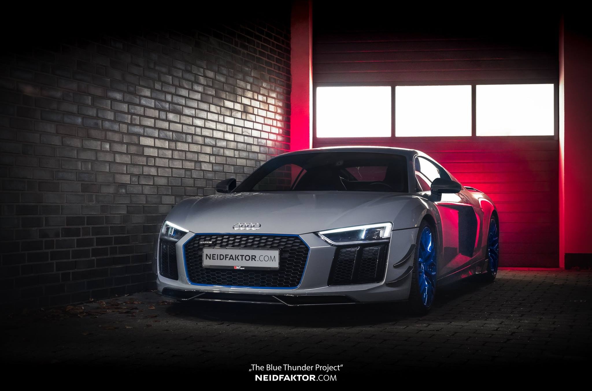 Audi R8 V10 Plus duoc boc carbon hinh anh