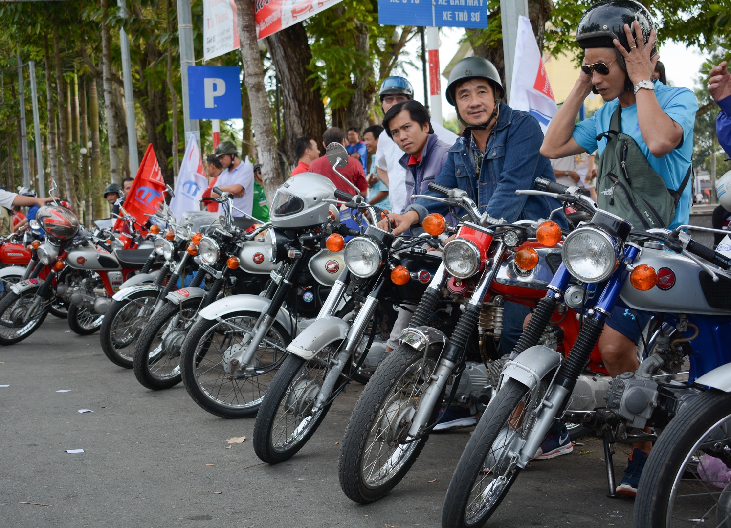 Hon 200 xe co tu hop tai Vinh Long hinh anh