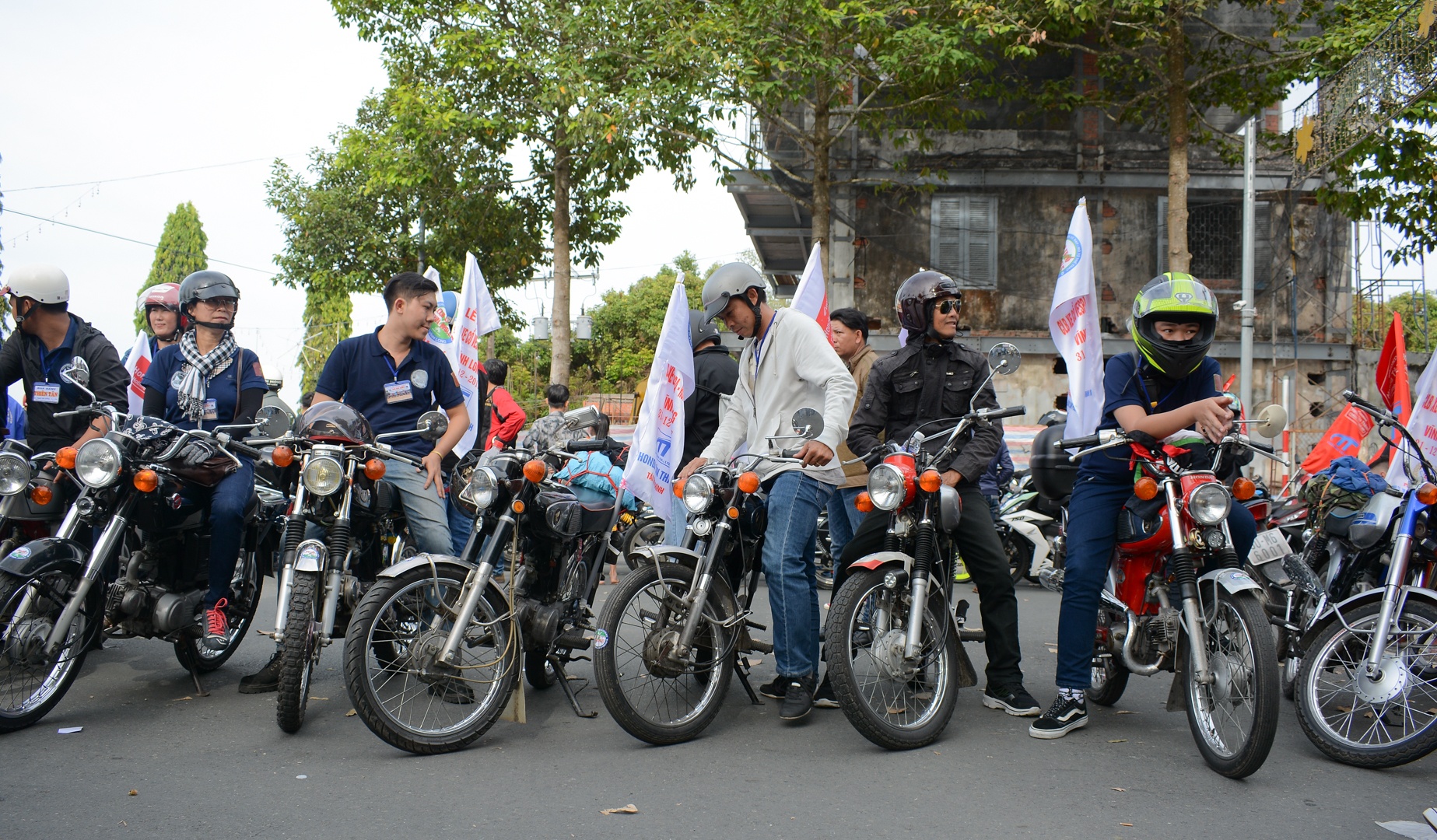 Dai hoi xe co tai Vinh Long anh 2