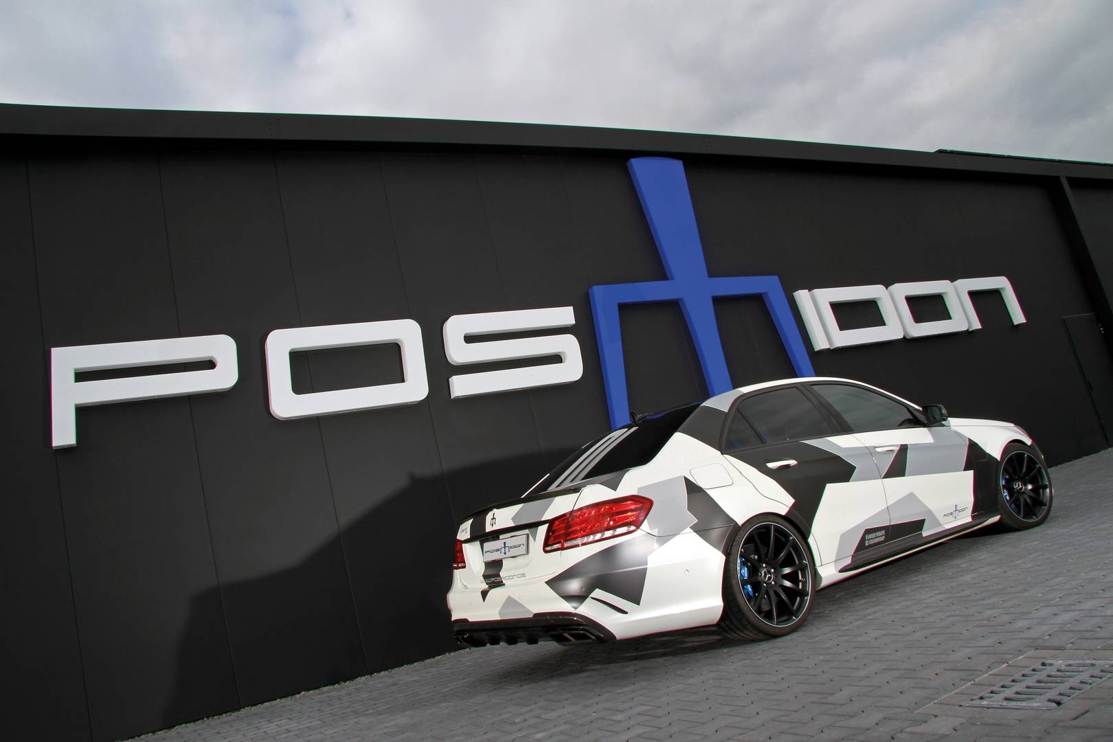 Mercedes-Benz E63 S AMG do hon 1.000 ma luc anh 2