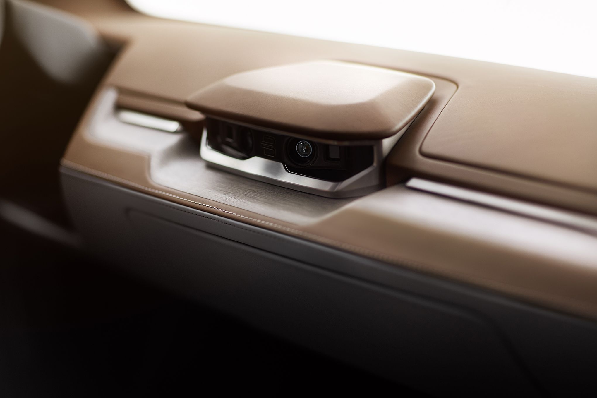 Byton Concept doi thu cua Tesla Model X anh 7