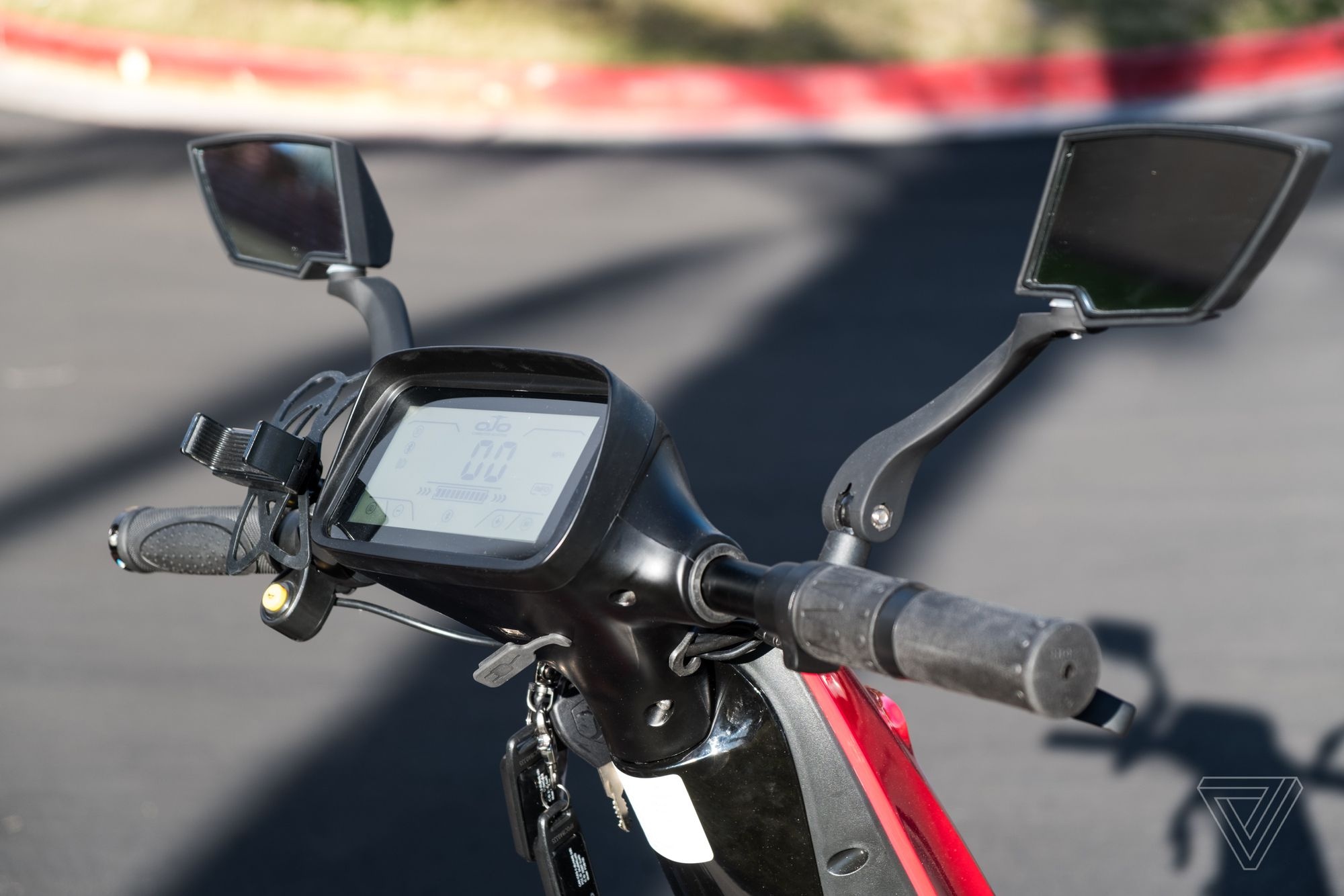 Ford Ojo - xe tay ga điện ảnh 4 Ford Ojo - xe tay ga dien anh 4