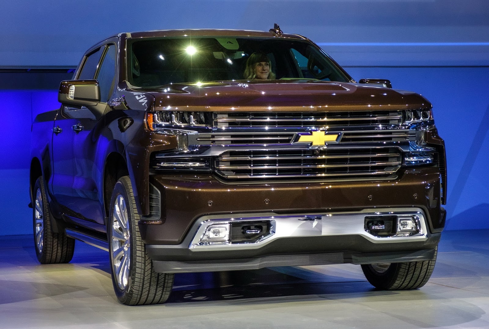 Chevrolet Silverado 2019 - doi thu dang gom cua F-150 hinh anh