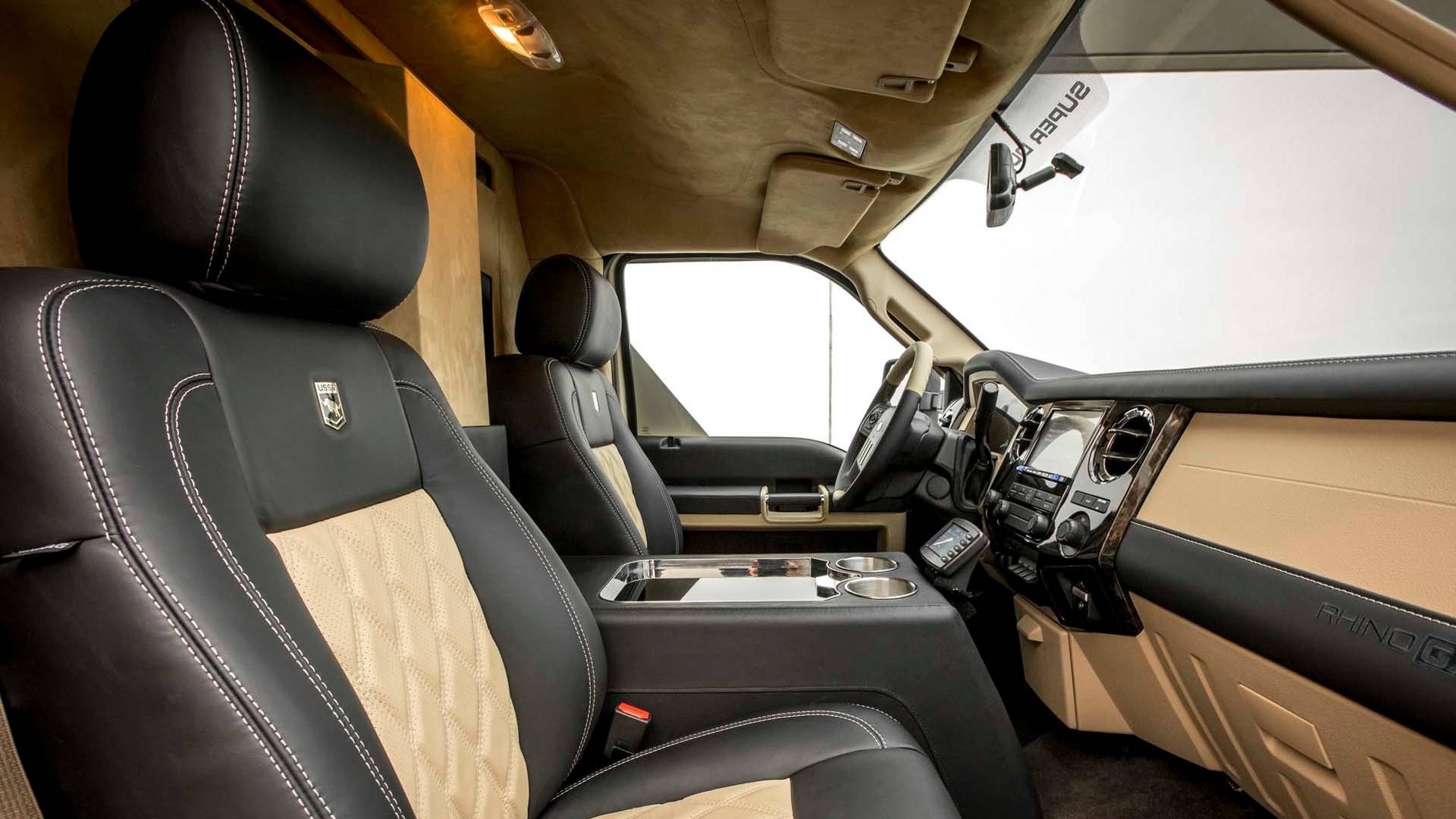 Rhino GX Executive - sieu SUV moi anh 6