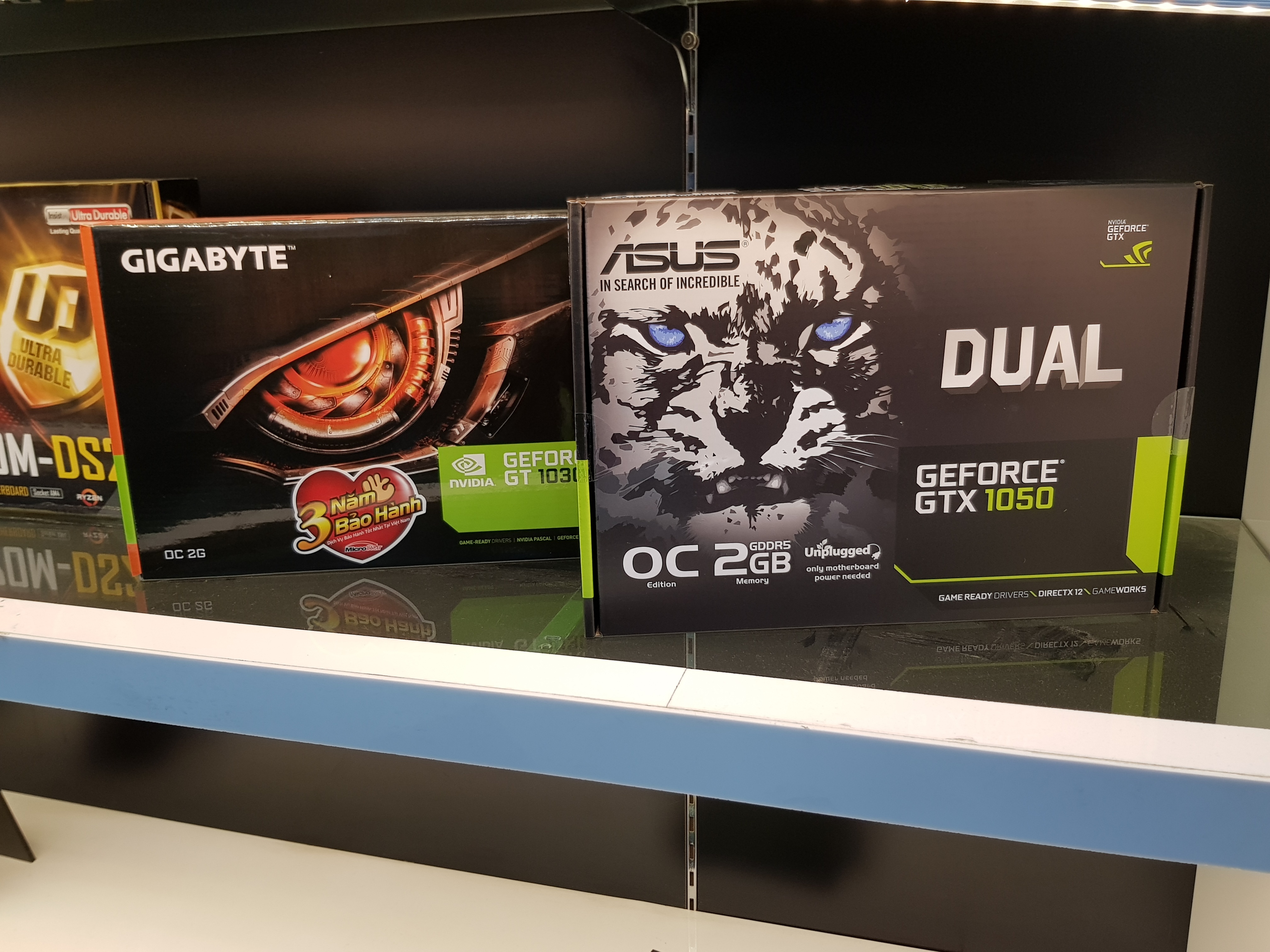 Gia card do hoa tang gap ruoi, khong co hang de ban tai VN hinh anh