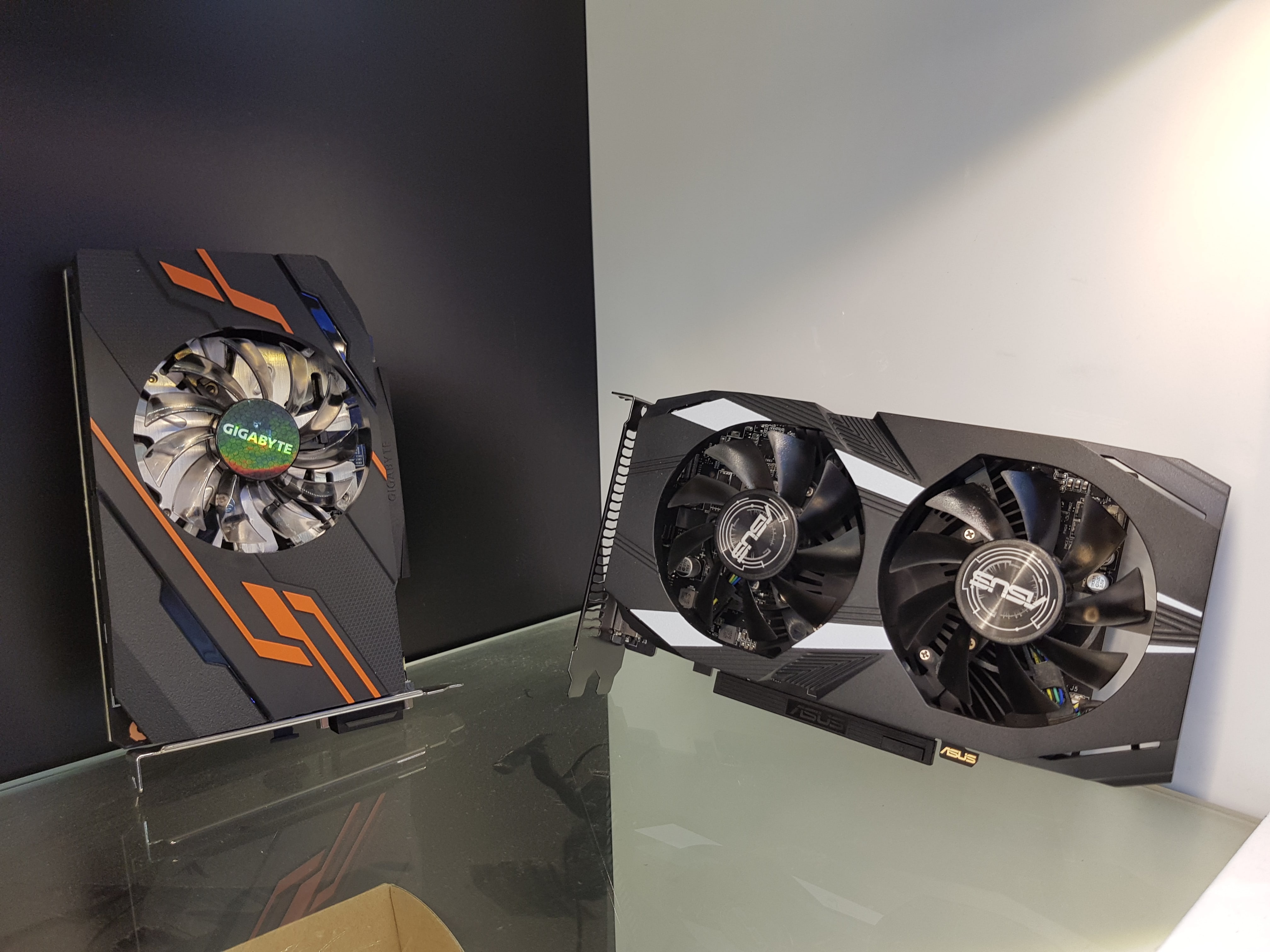 VGA tăng giá ảnh 1 VGA tang gia anh 1