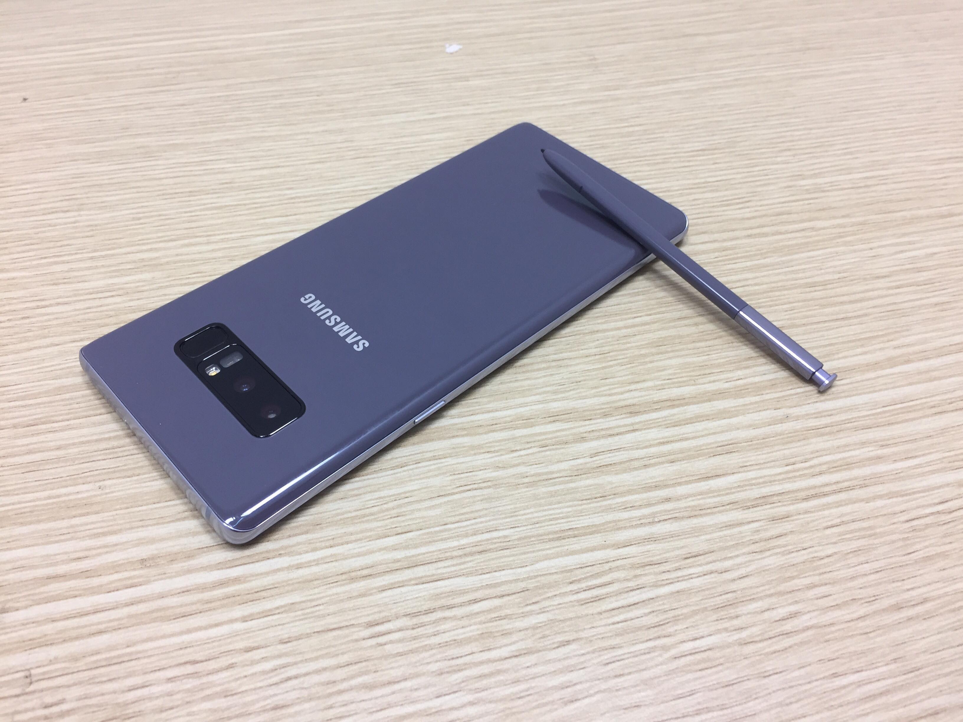 Galaxy Note 8 mau tim khoi co gi khac ban thuong? hinh anh