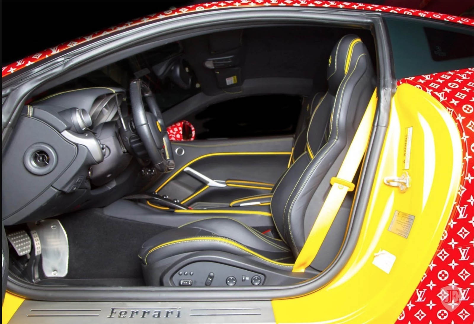 Thieu gia 15 tuoi ban Ferrari F12 Berlinetta anh 4