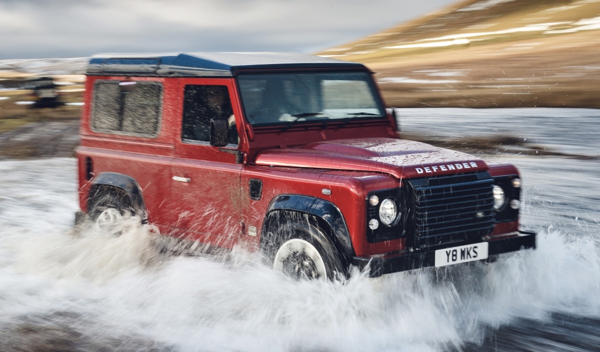 Land Rover Defender duoc hoi sinh voi phien ban dac biet hinh anh