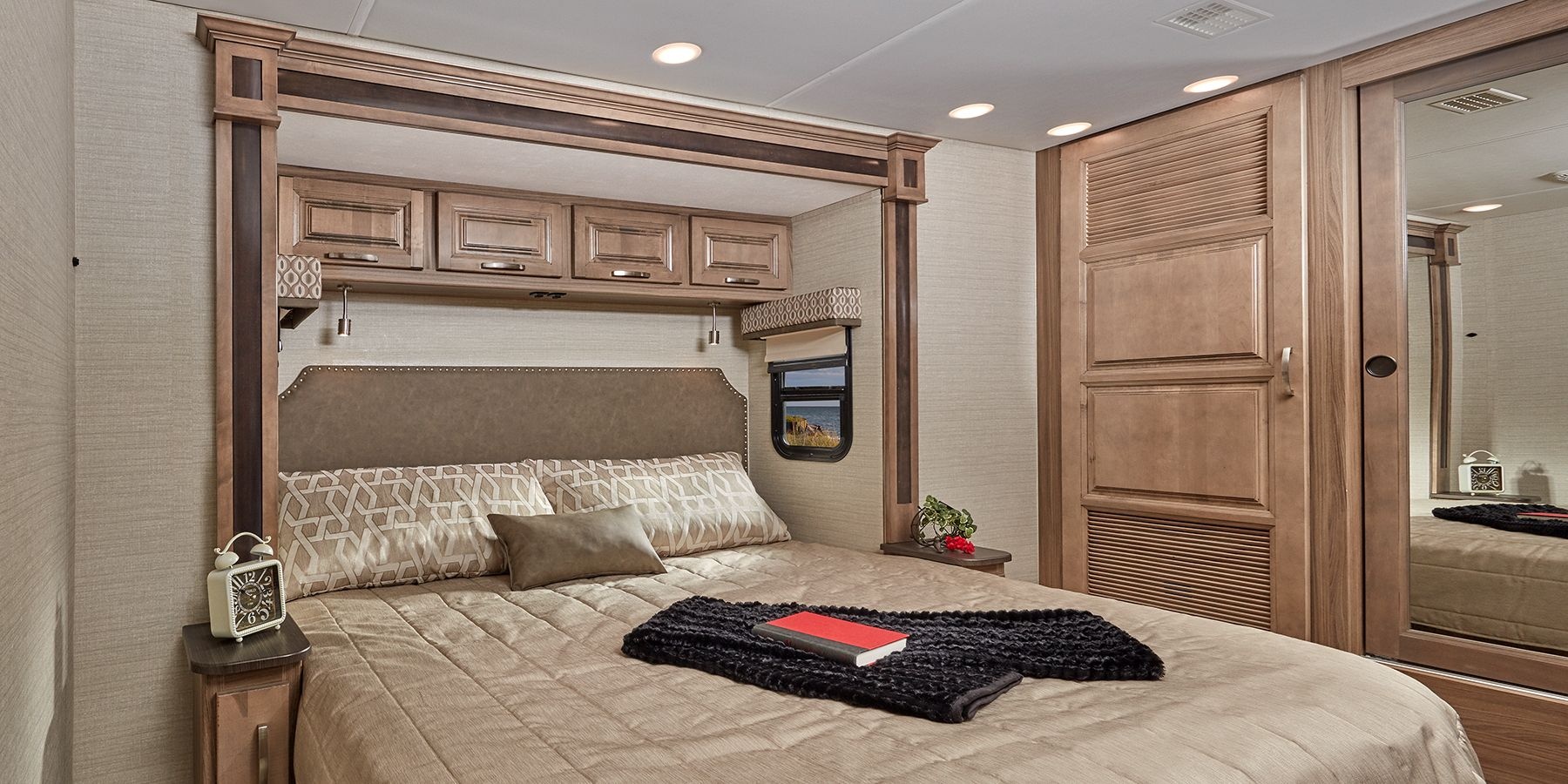 Nha di dong sieu sang Jayco Embark Luxury ra mat anh 3