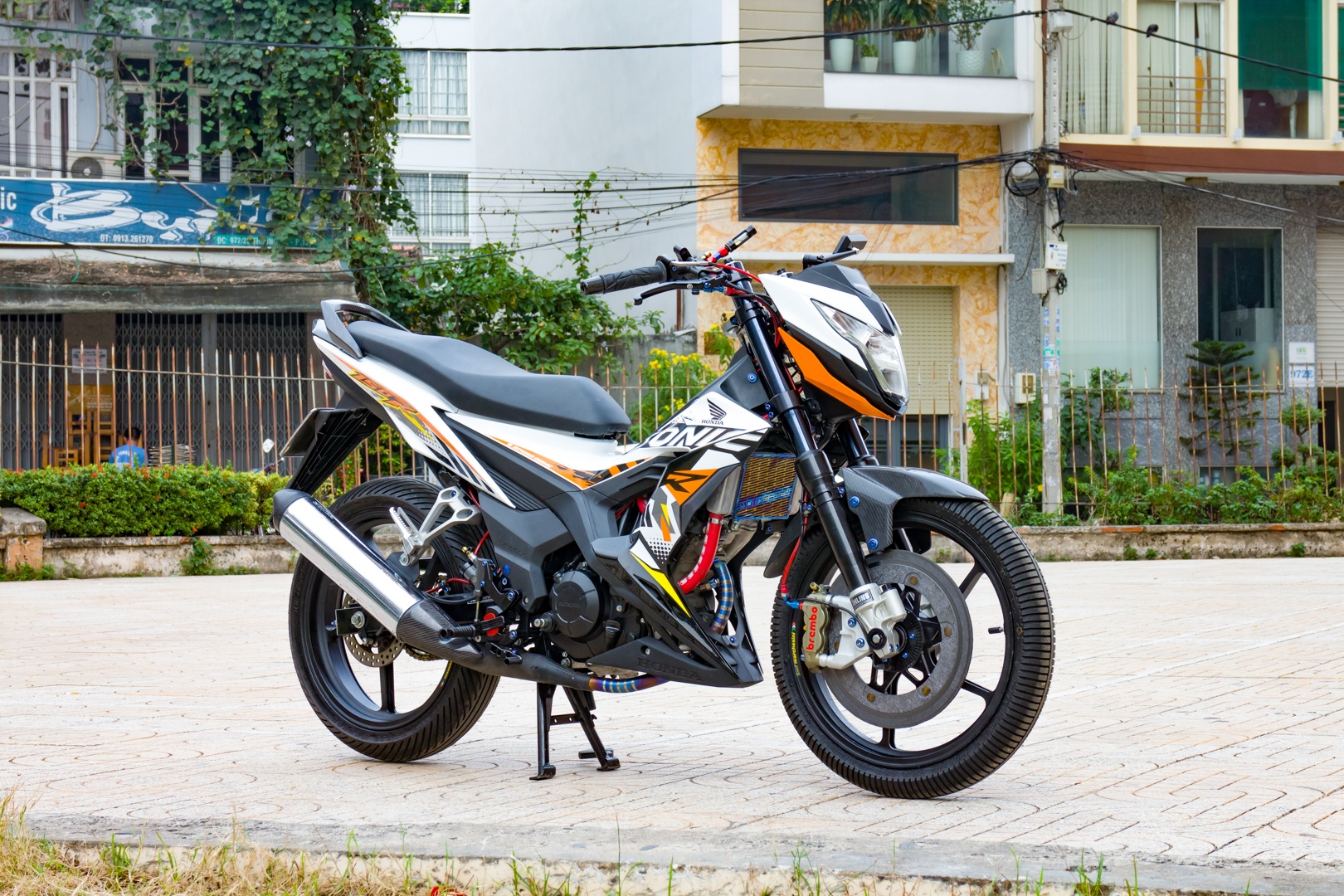 Honda Sonic 150R thua phu kien tu xe dua chuyen nghiep hinh anh