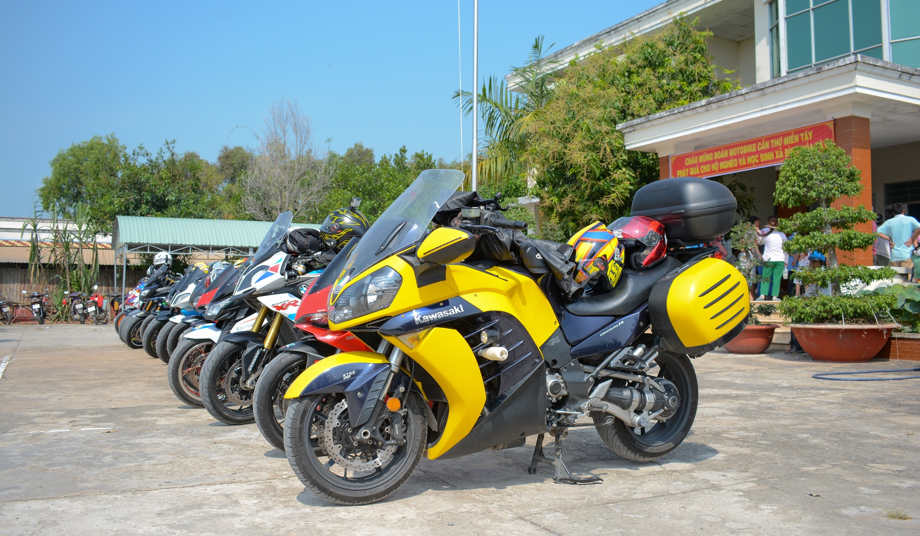 Dan moto phan khoi lon di tu thien Long An anh 7