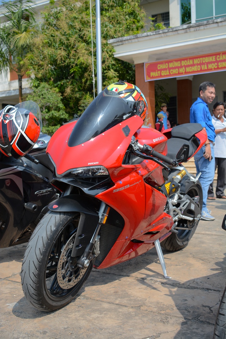 Dan moto phan khoi lon di tu thien Long An anh 4