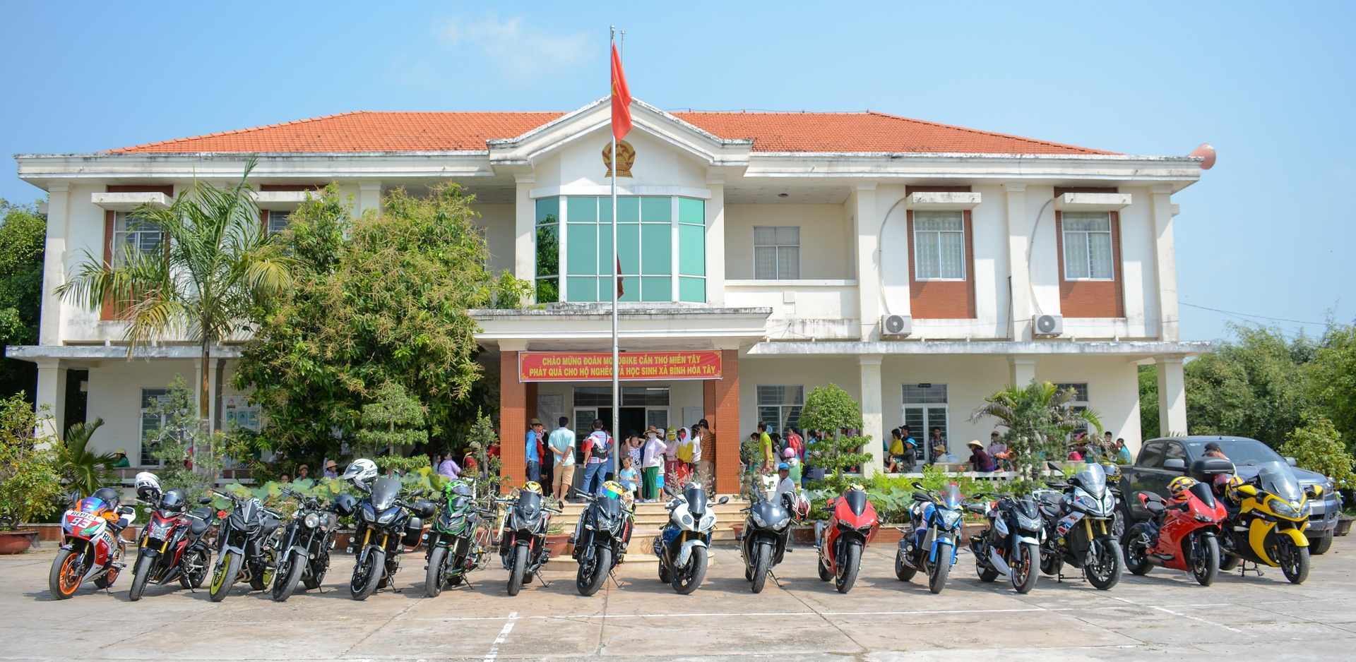 Dan moto phan khoi lon di tu thien Long An anh 1