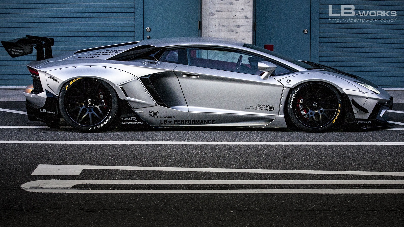 Liberty Walk do sieu bo Lamborghini Aventador anh 2