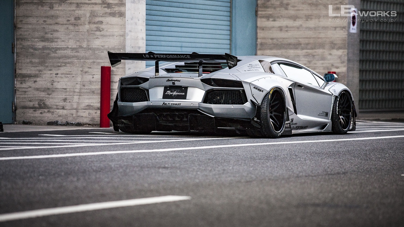Liberty Walk do sieu bo Lamborghini Aventador anh 5
