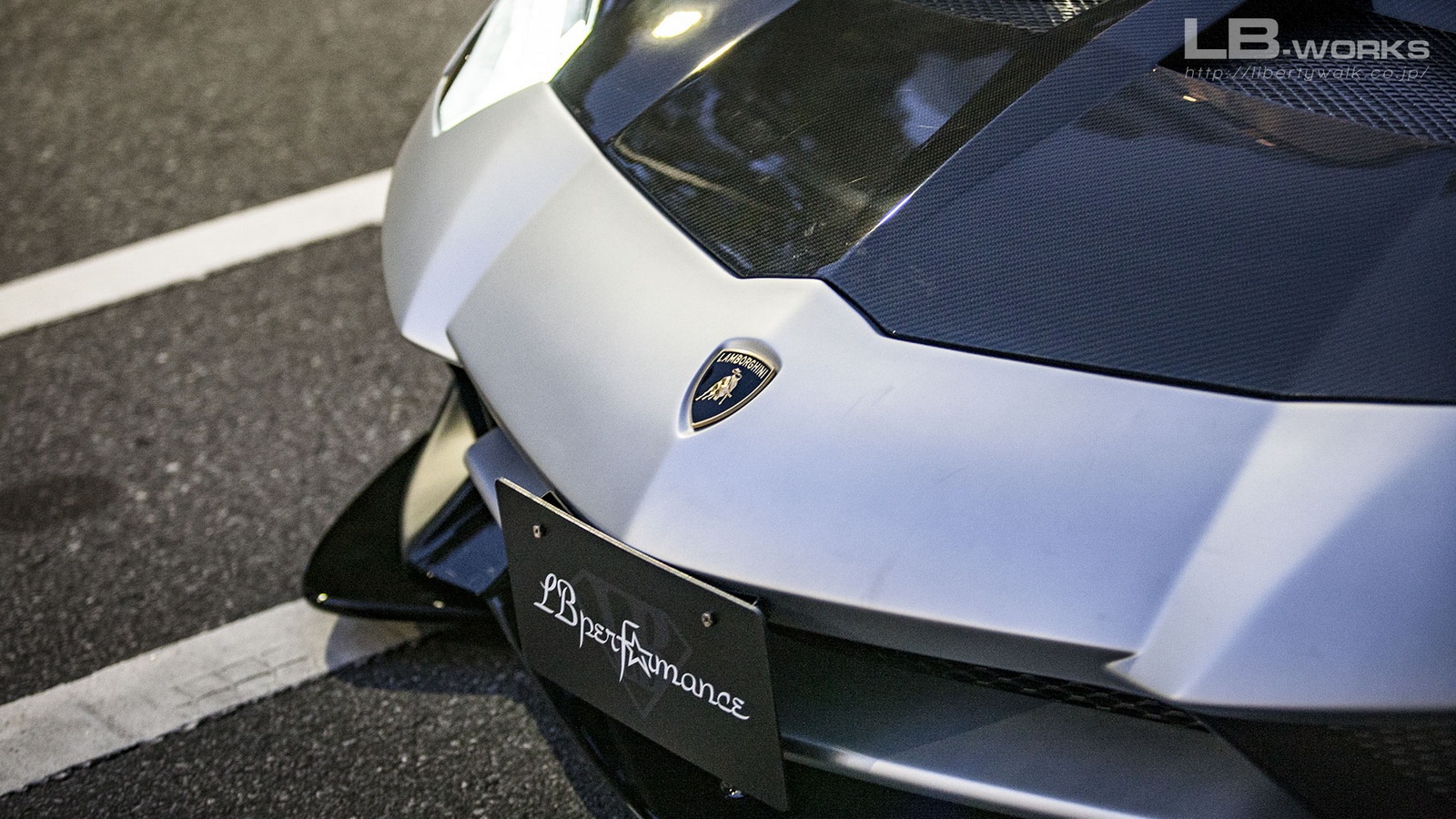 Liberty Walk do sieu bo Lamborghini Aventador anh 6