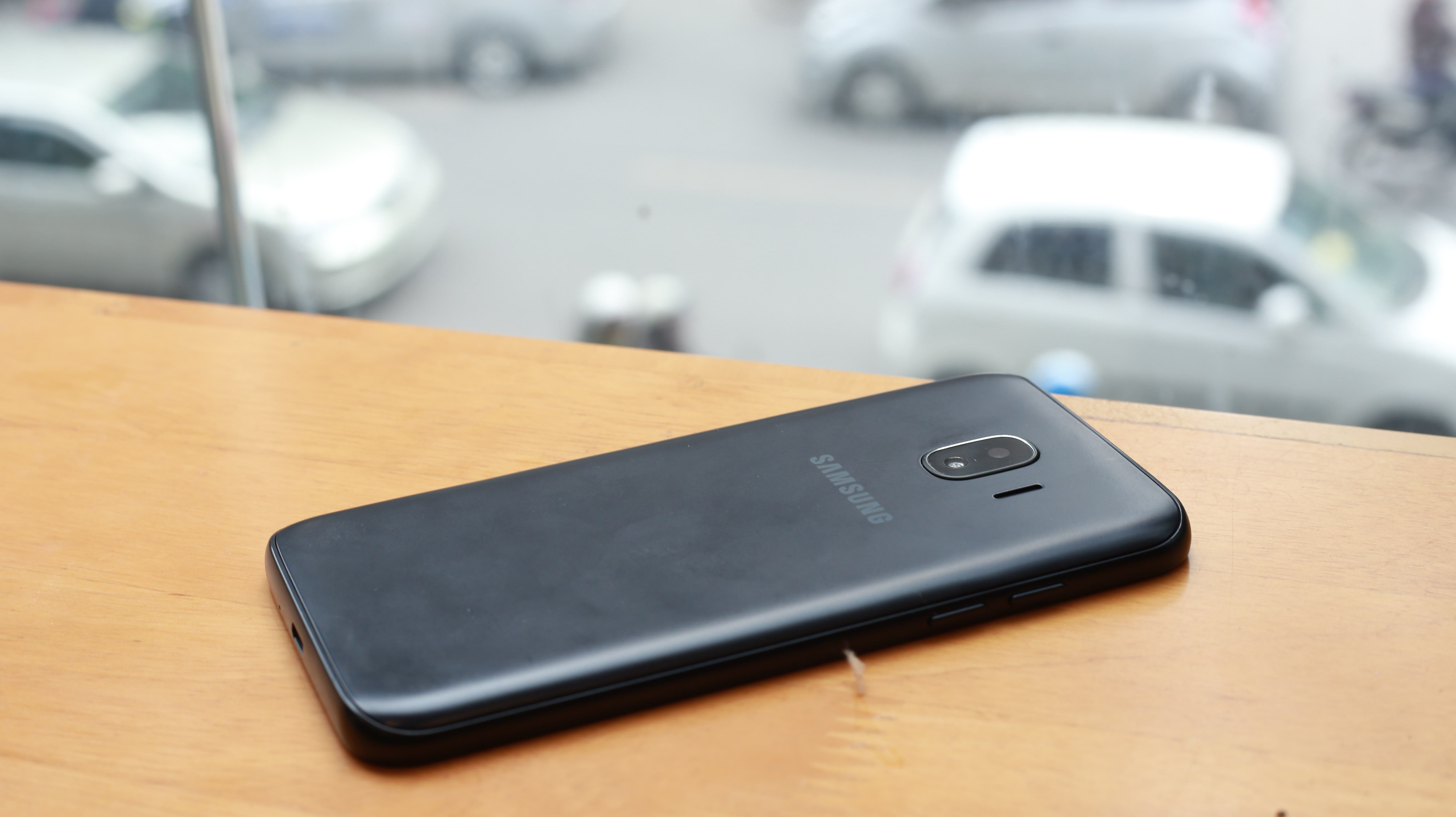 Danh gia Galaxy J2 Pro anh 1