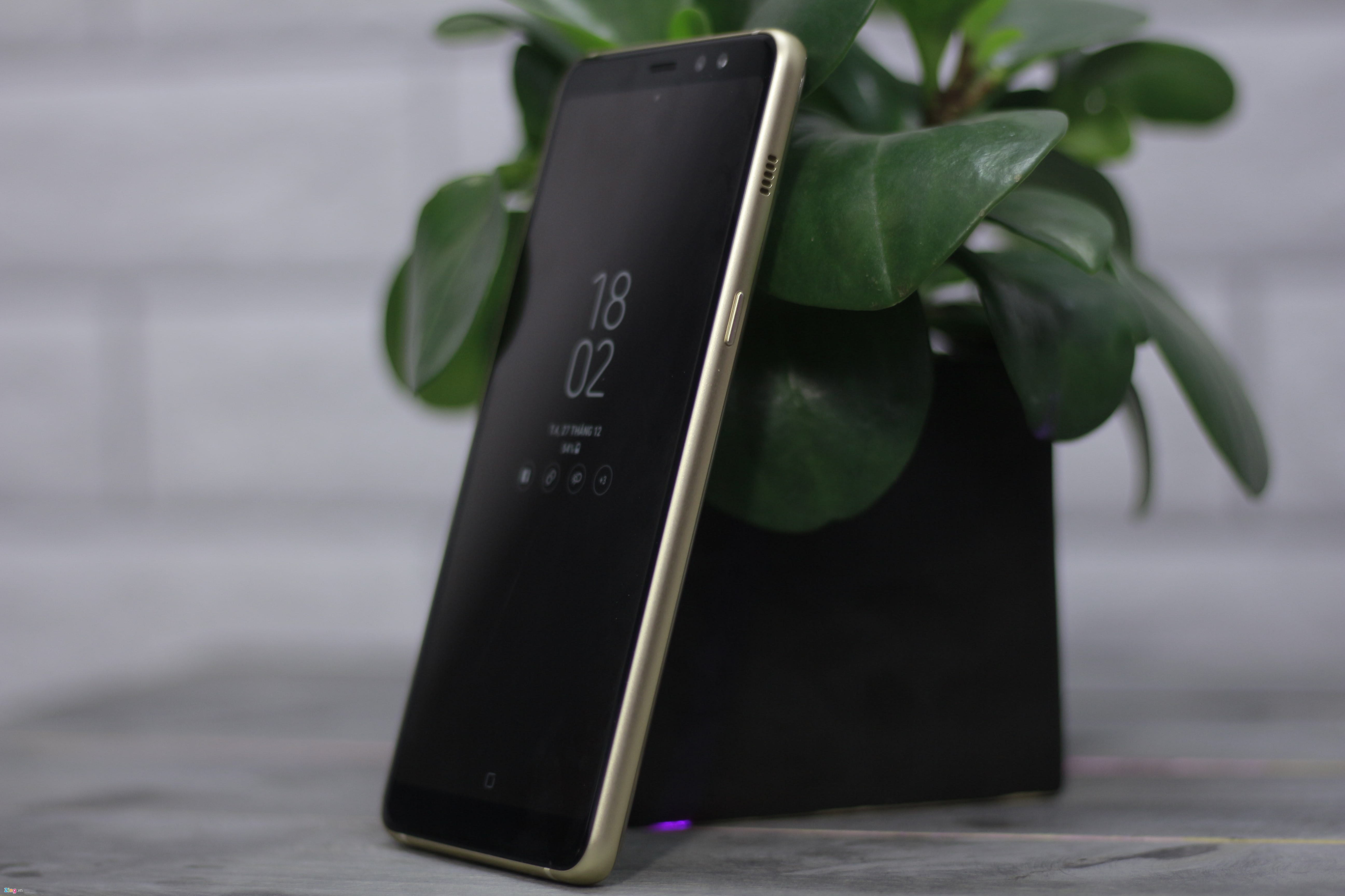 Nhung nang cap cua Galaxy A8+ so voi A7 anh 2