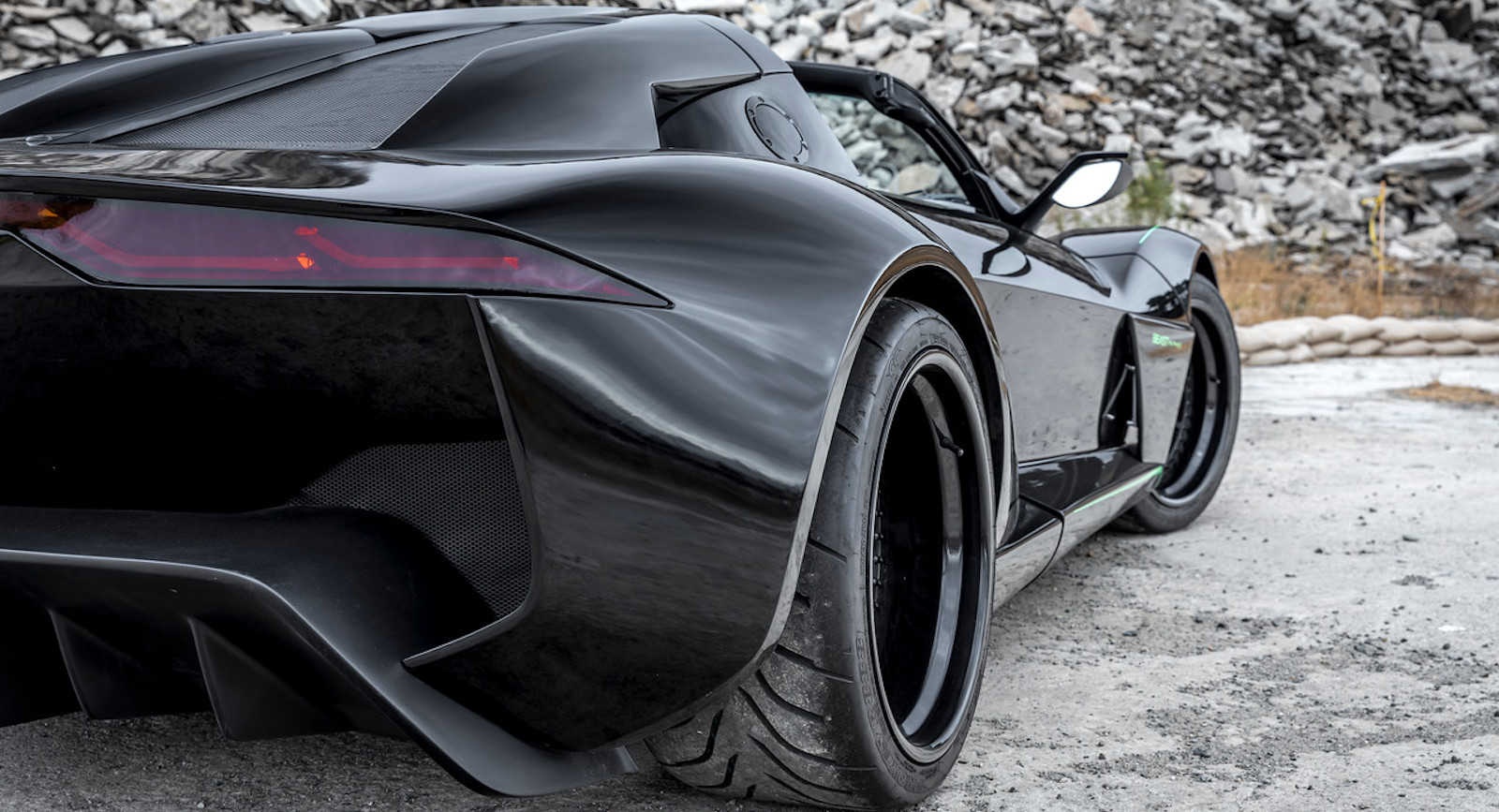 Rezvani Beast Alpha X Blackbird ra mat anh 7