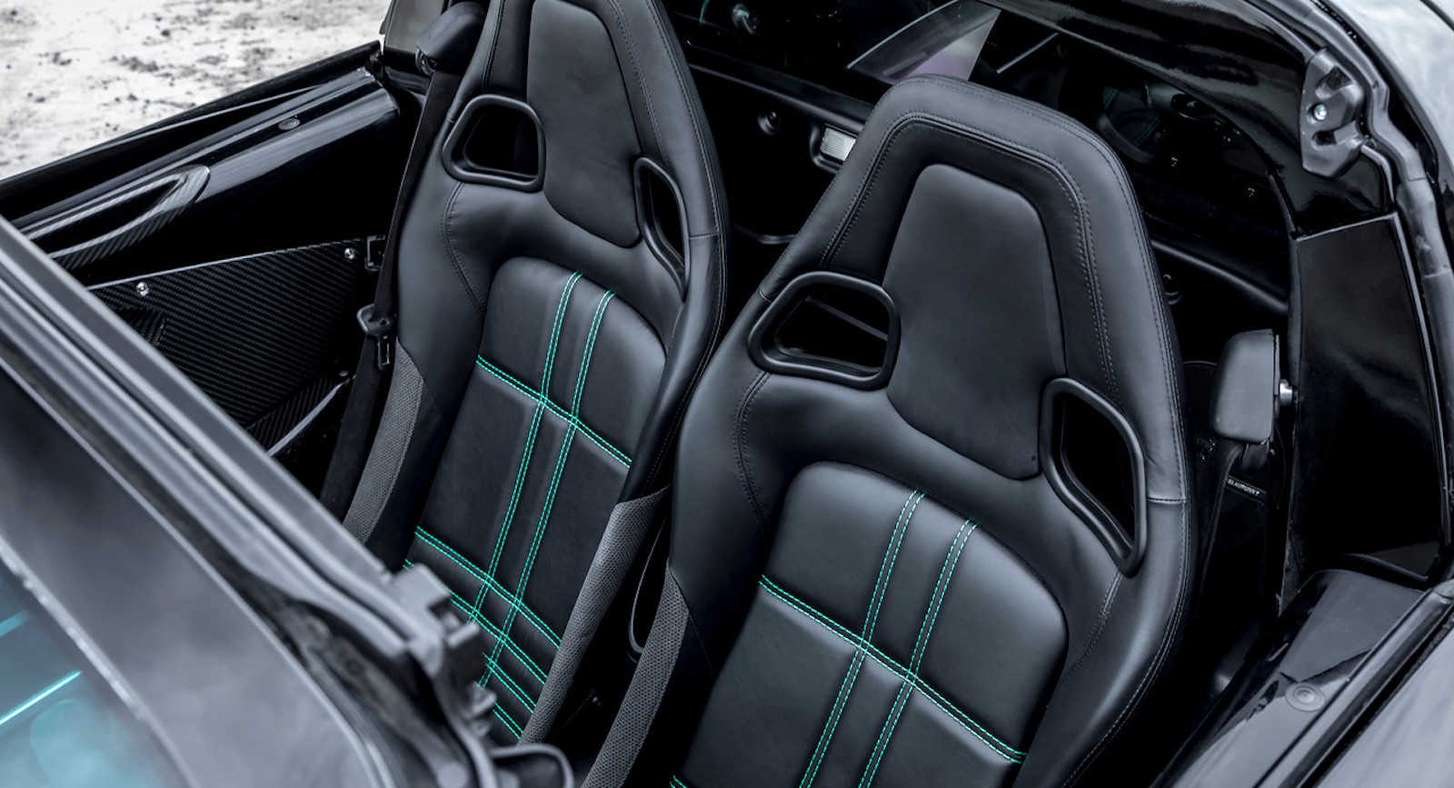 Rezvani Beast Alpha X Blackbird ra mat anh 5