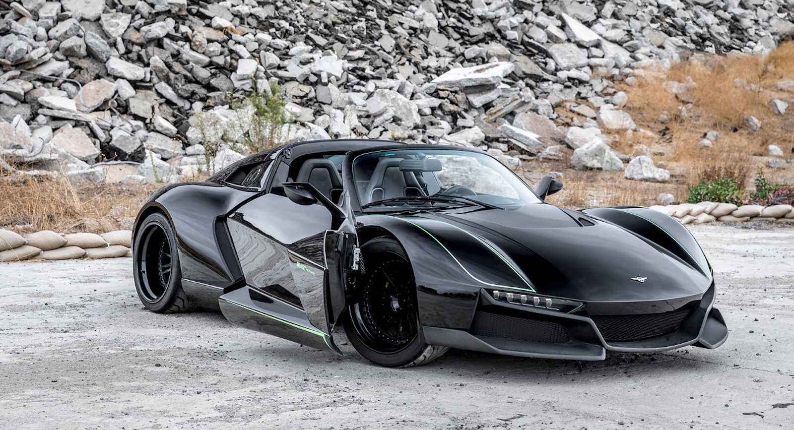 Rezvani Beast Alpha X Blackbird ra mat anh 1