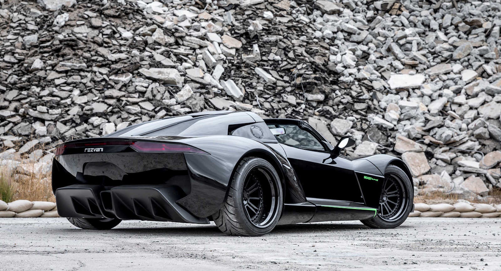 Rezvani Beast Alpha X Blackbird ra mat anh 2