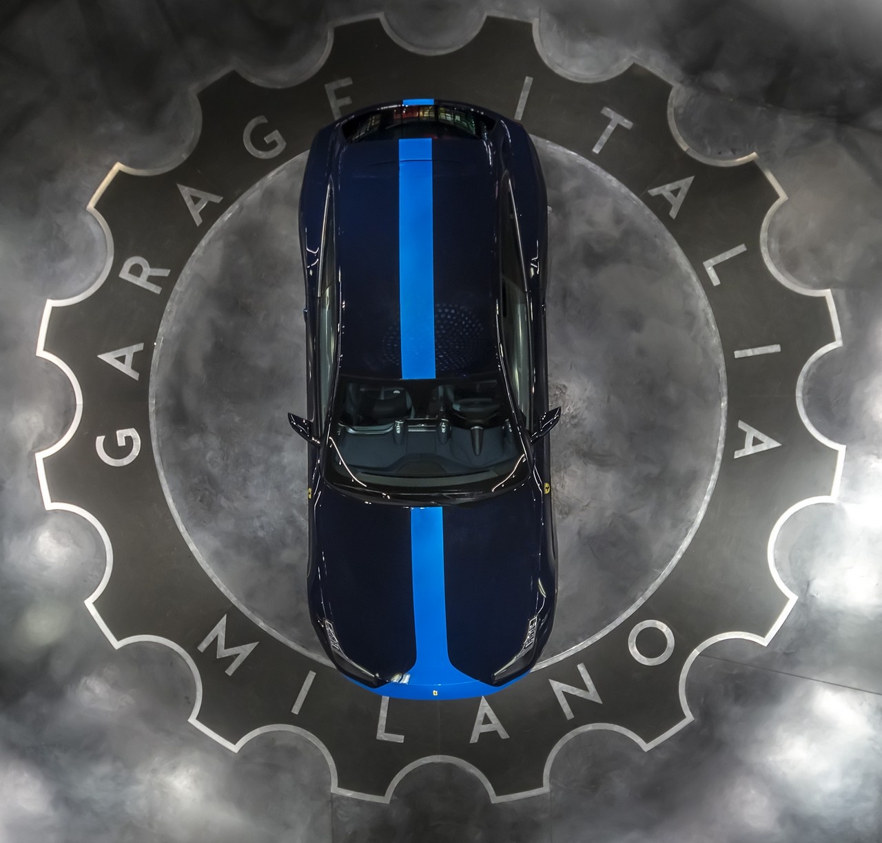 Ferrari GTC4Lusso mau xanh doc nhat anh 3