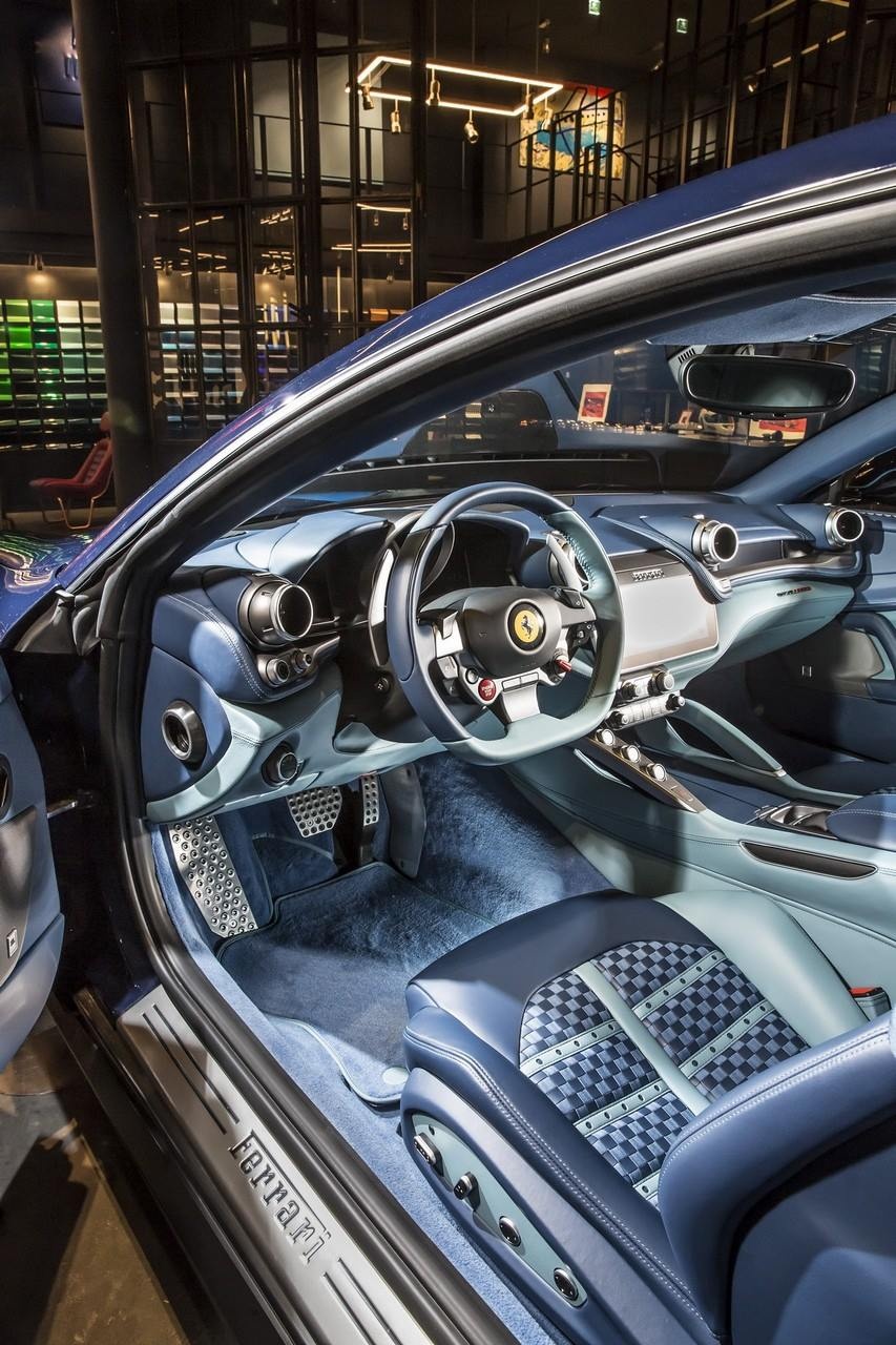 Ferrari GTC4Lusso mau xanh doc nhat anh 4