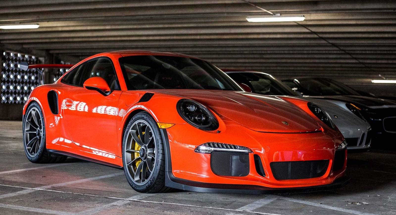 Dan sieu xe trieu USD nam phu bui trong garage anh 9