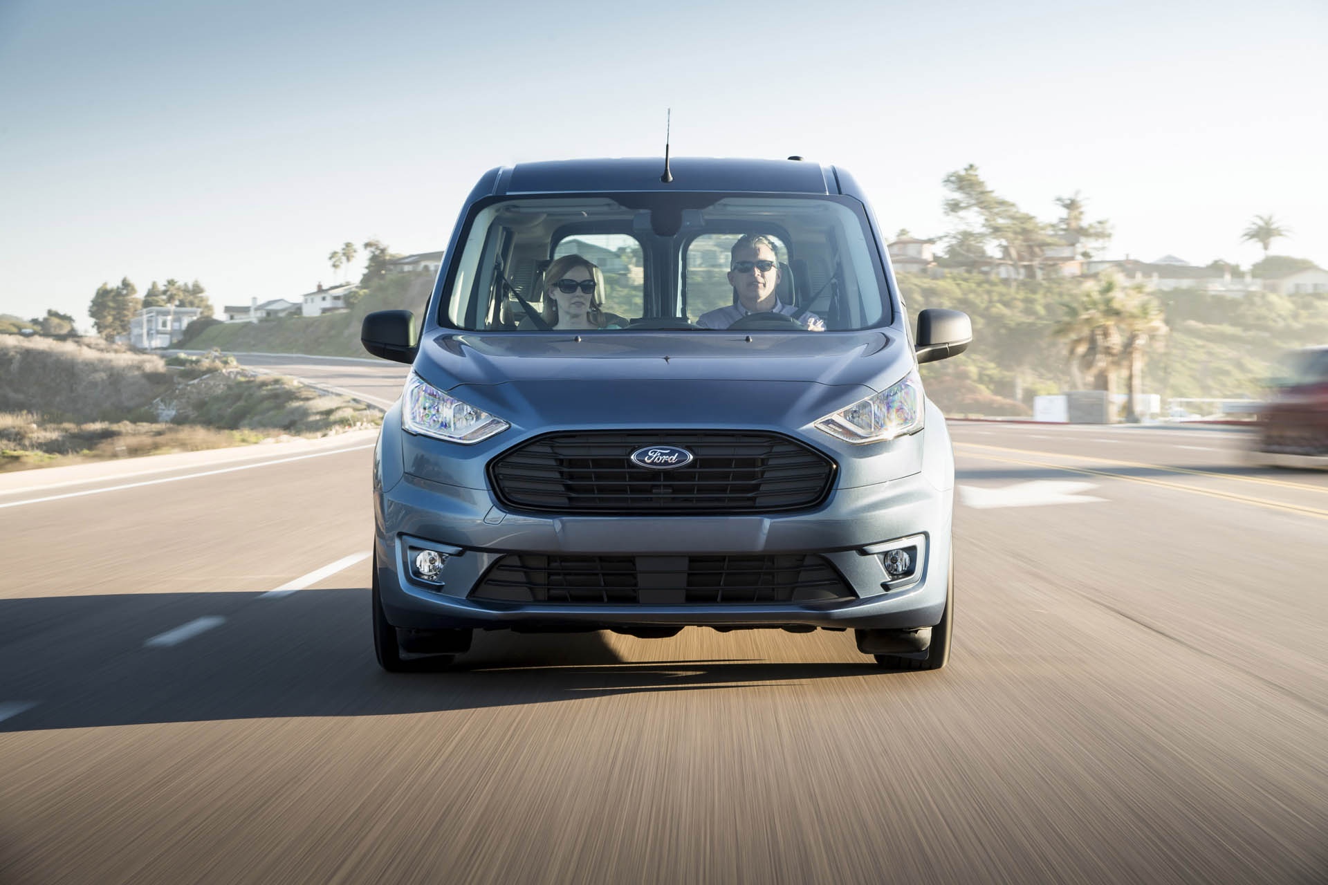 Ford Transit Connect Wagon ra mat anh 2