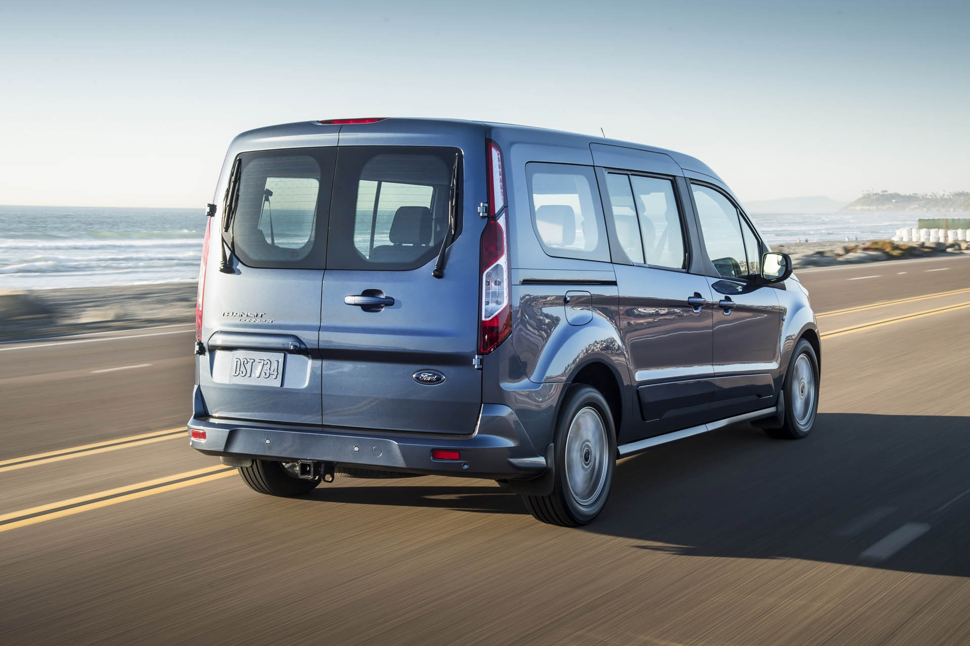 Ford Transit Connect Wagon ra mat anh 3