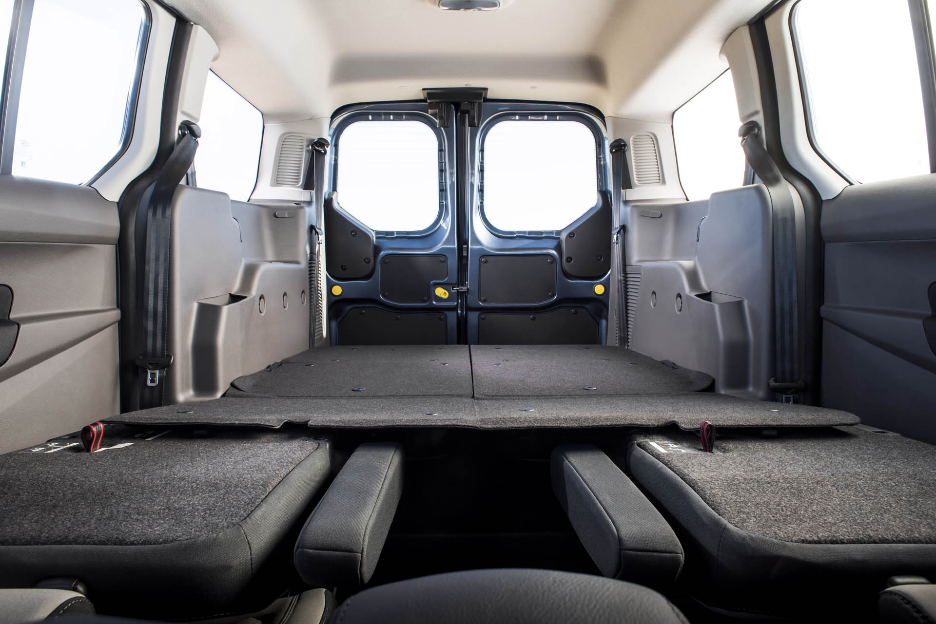 Ford Transit Connect Wagon ra mat anh 9
