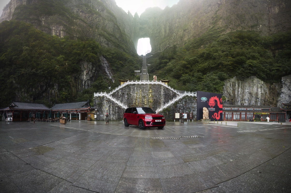 Range Rover Sport 2018 chinh phuc Cong Troi anh 1