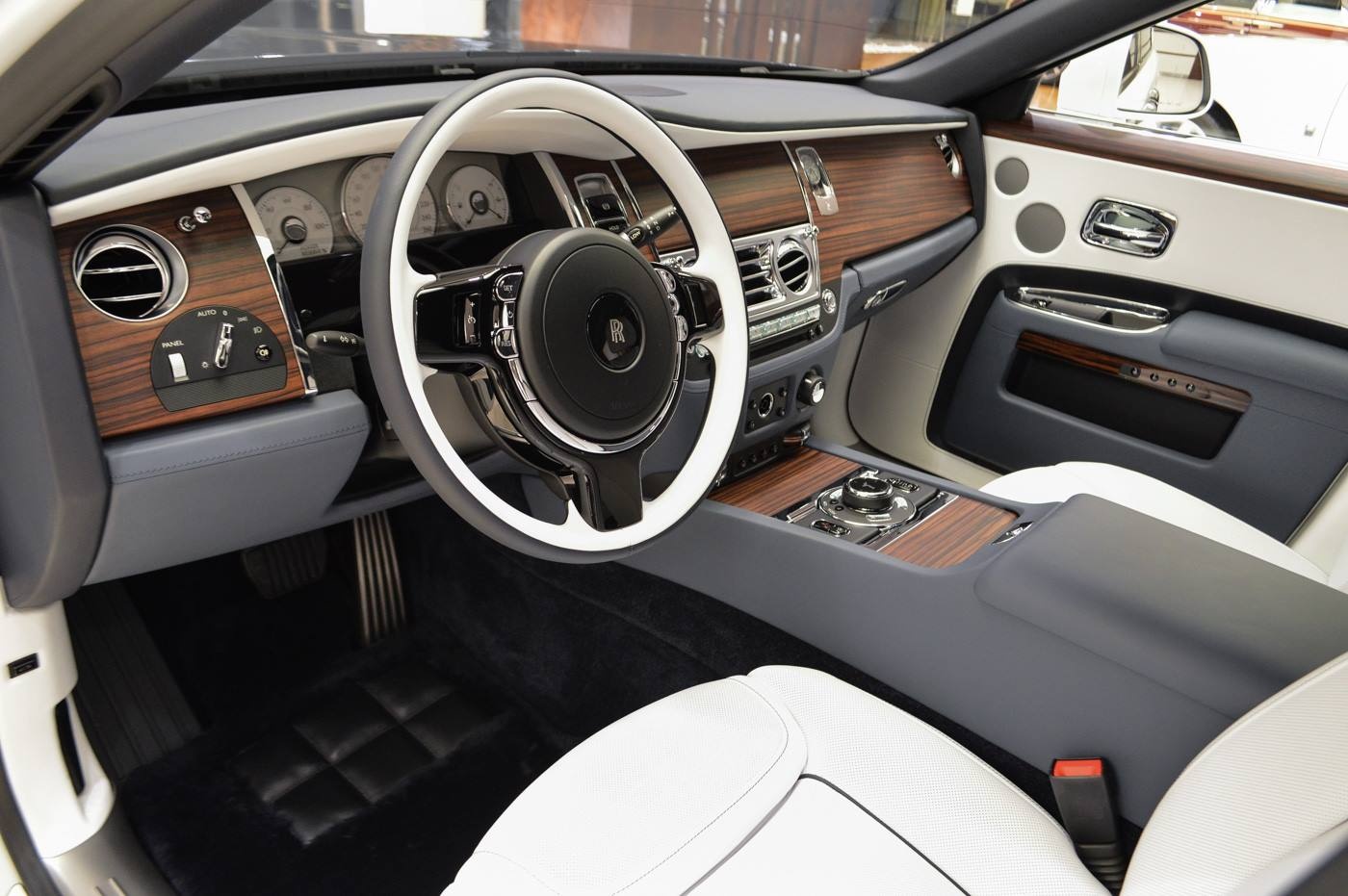 Rolls-Royce Ghost EWB may bay ca nhan anh 7