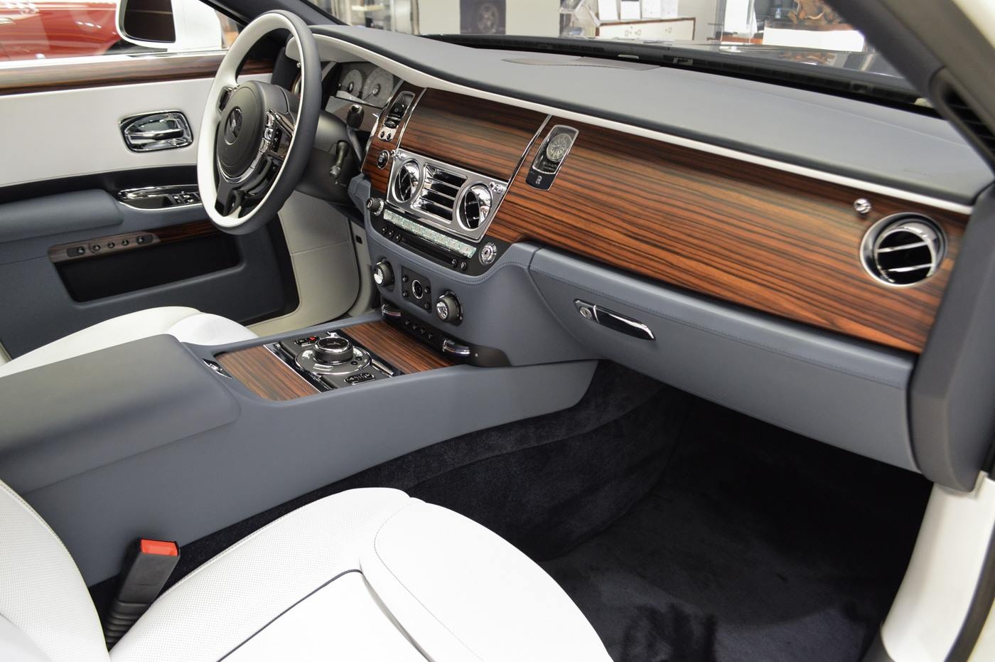 Rolls-Royce Ghost EWB may bay ca nhan anh 5