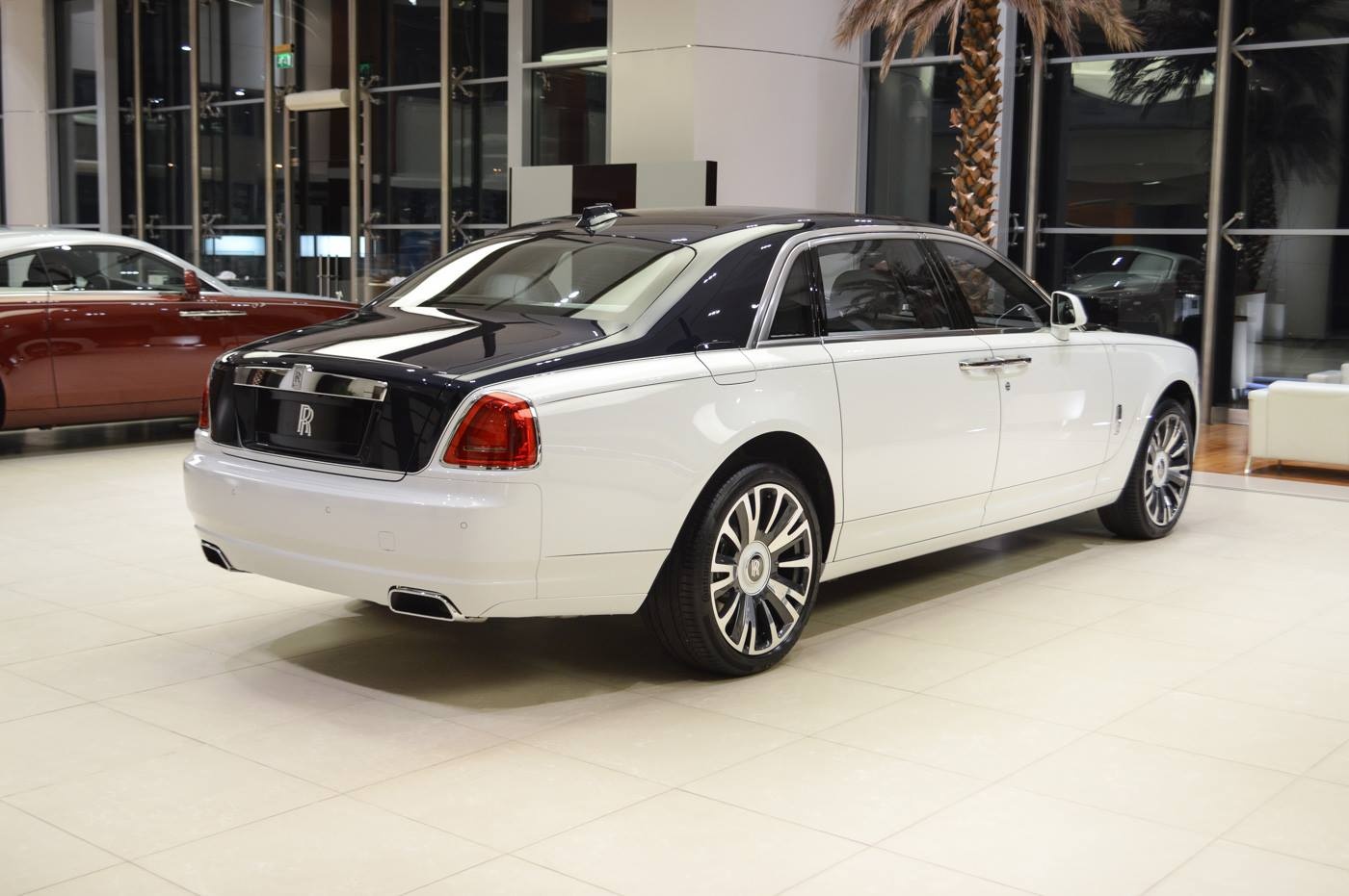 Rolls-Royce Ghost EWB may bay ca nhan anh 3